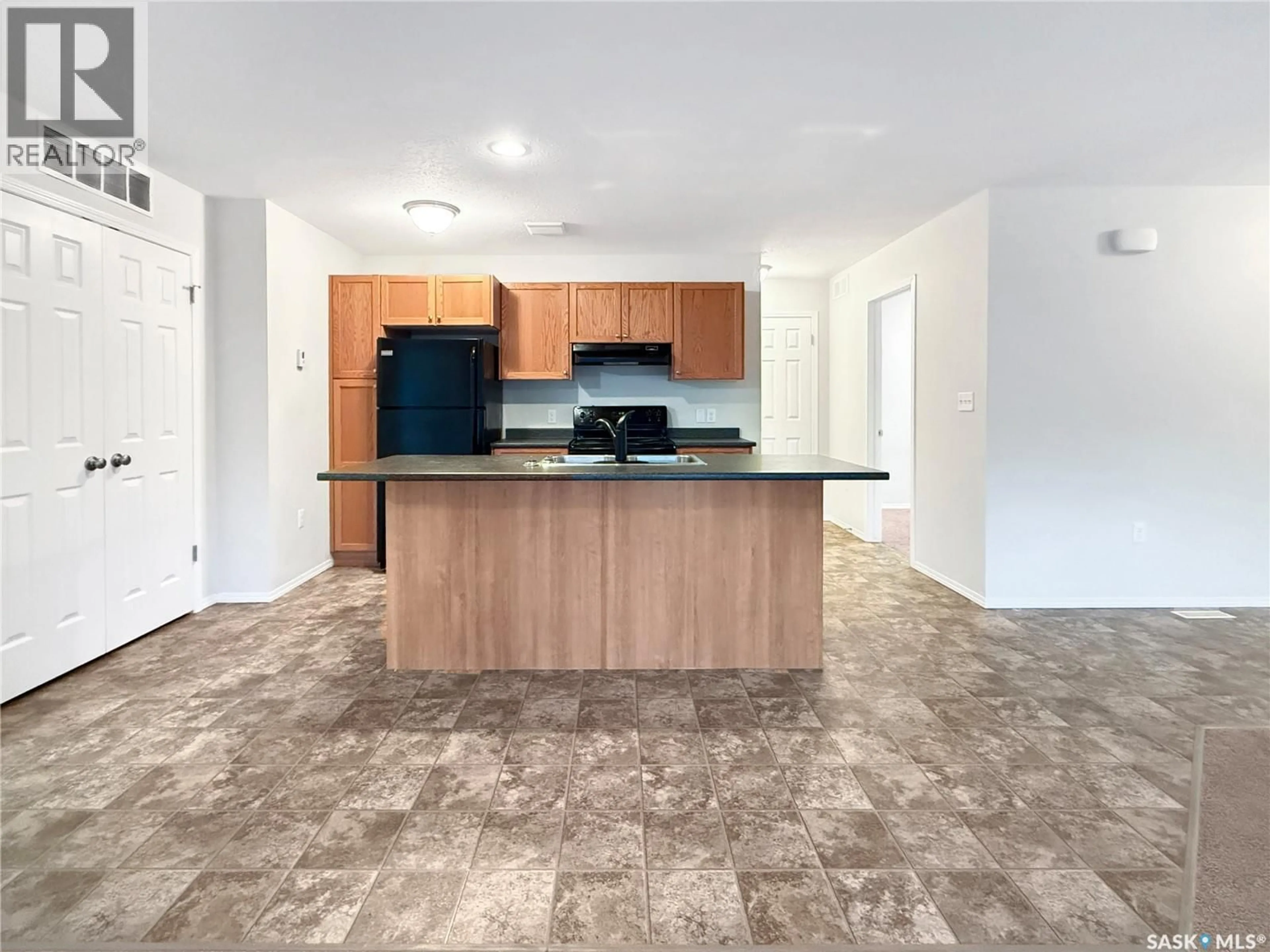 Open concept kitchen, ceramic/tile floor for 36 1275 RAILWAY STREET, Swift Current Saskatchewan S9H5P3