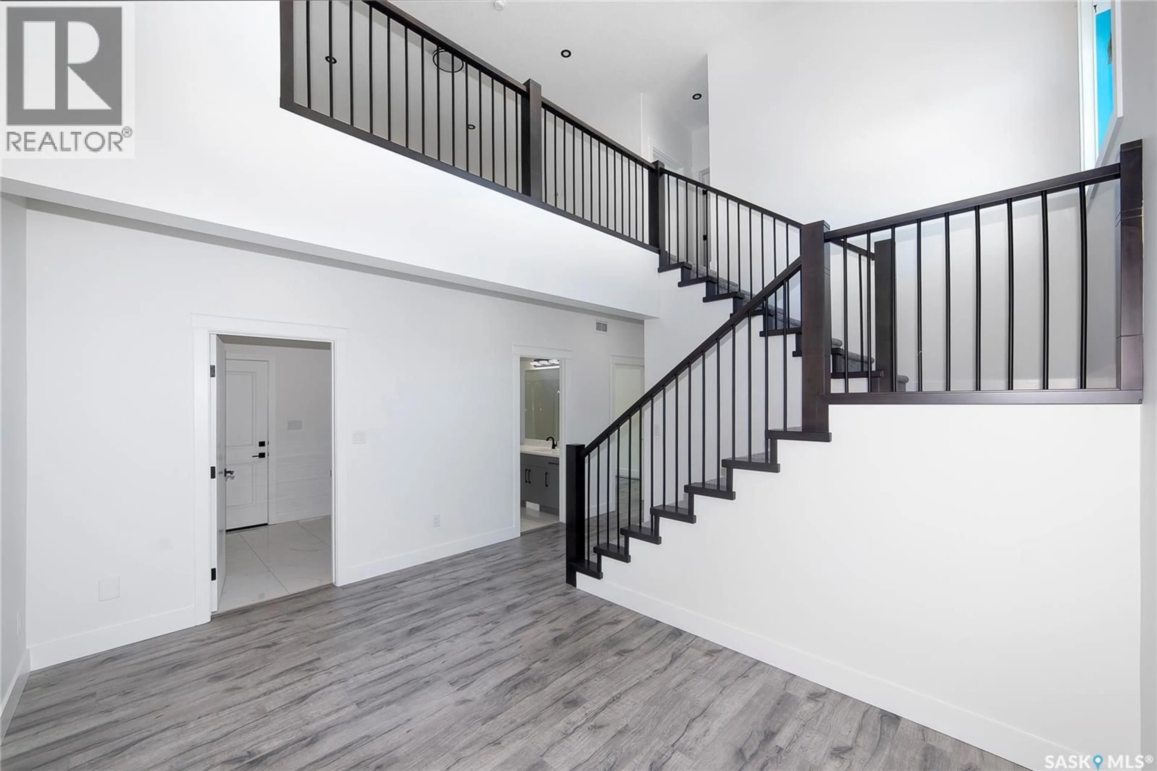 Stairs for 447 WOOLF BEND, Saskatoon Saskatchewan S7W1E6