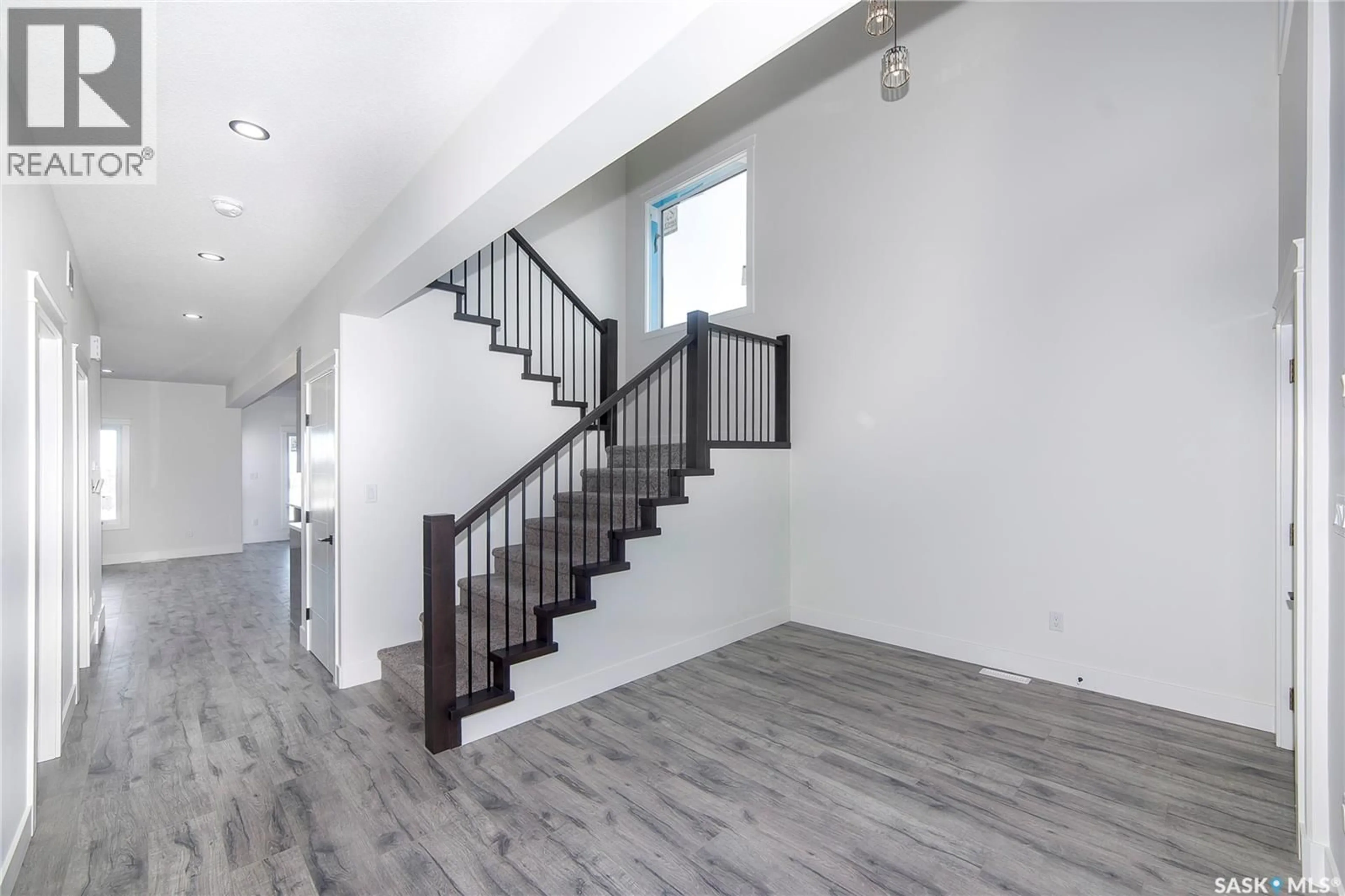 Unknown for 447 WOOLF BEND, Saskatoon Saskatchewan S7W1E6