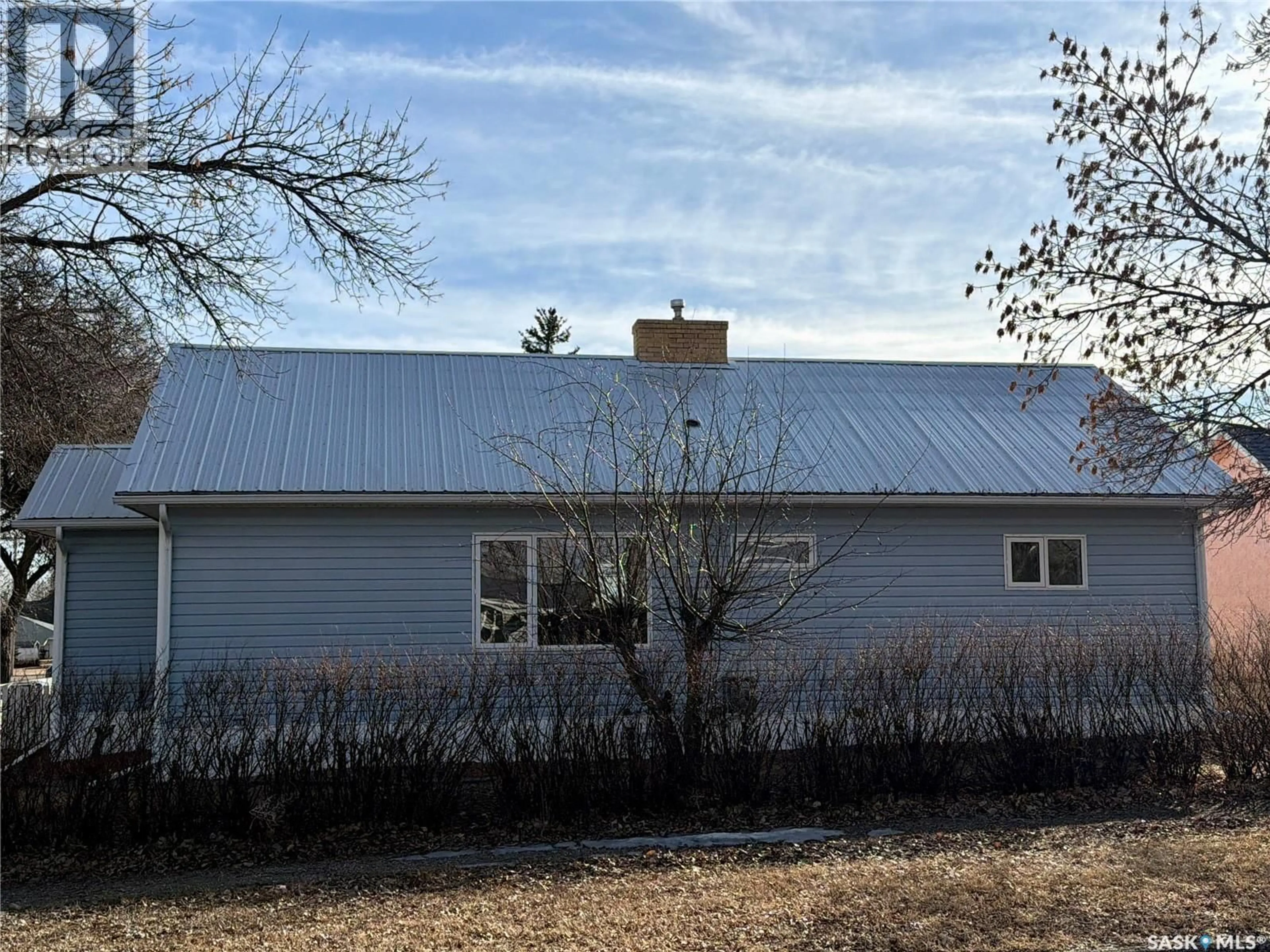 Home with vinyl exterior material, building for 133 RAILWAY AVENUE, Ponteix Saskatchewan S0N1Z0