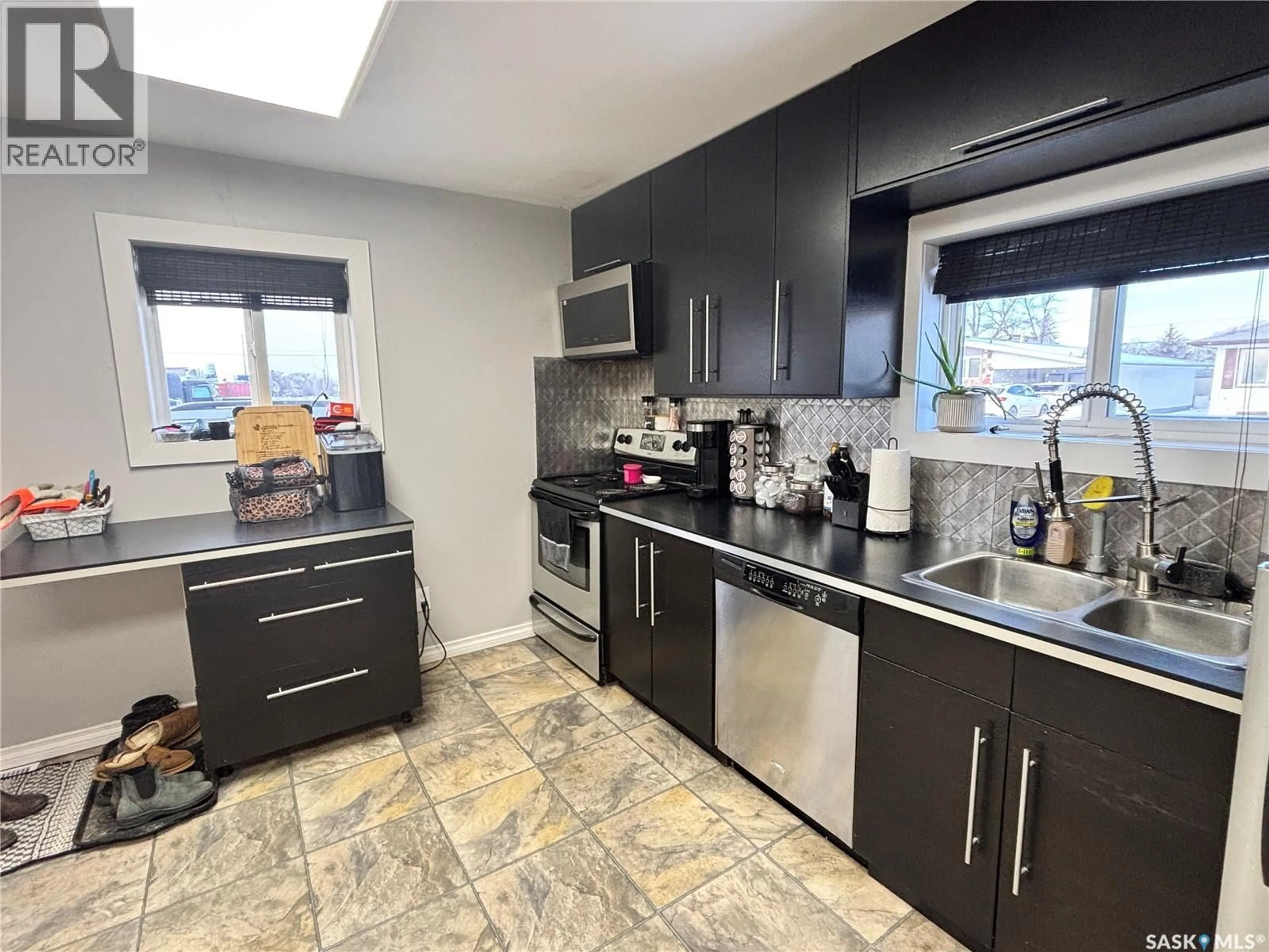 Standard kitchen, unknown for 613 KIRBY STREET, Bruno Saskatchewan S0K0S0