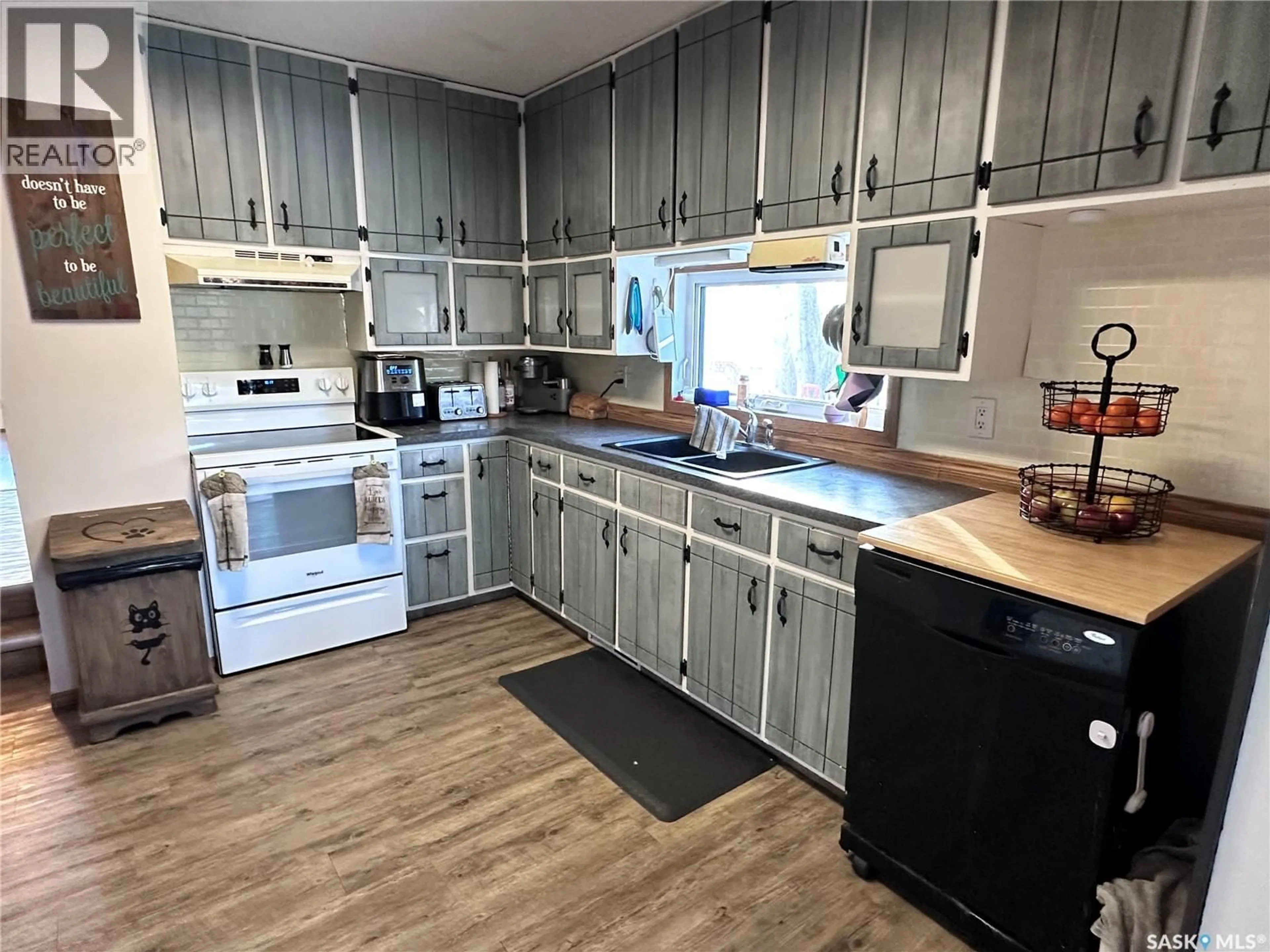 Unknown for 732 101ST STREET, North Battleford Saskatchewan S9A0Z1