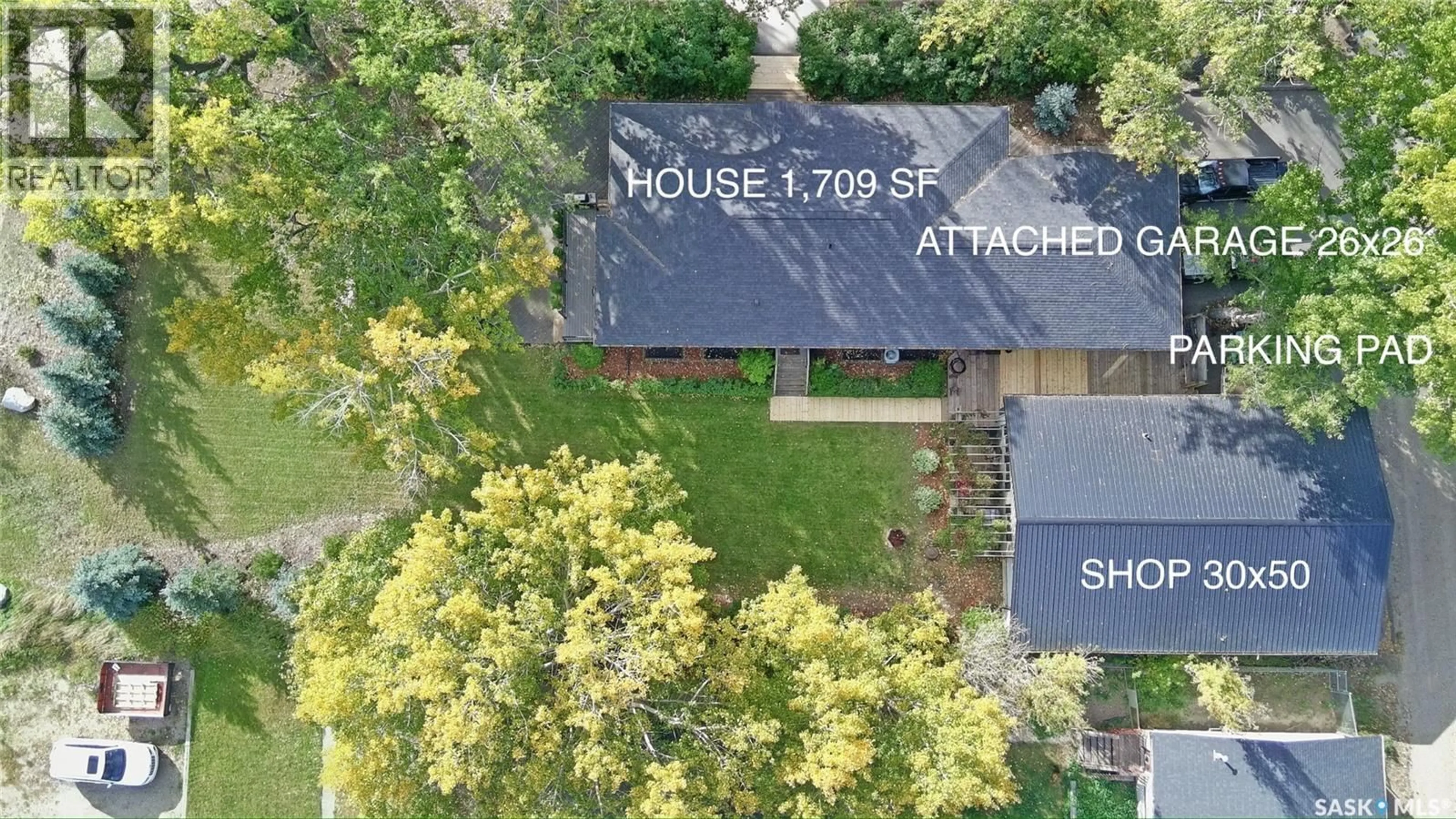 A pic from outside/outdoor area/front of a property/back of a property/a pic from drone, street for 225 11TH AVENUE, Swift Current Saskatchewan S9H3R9