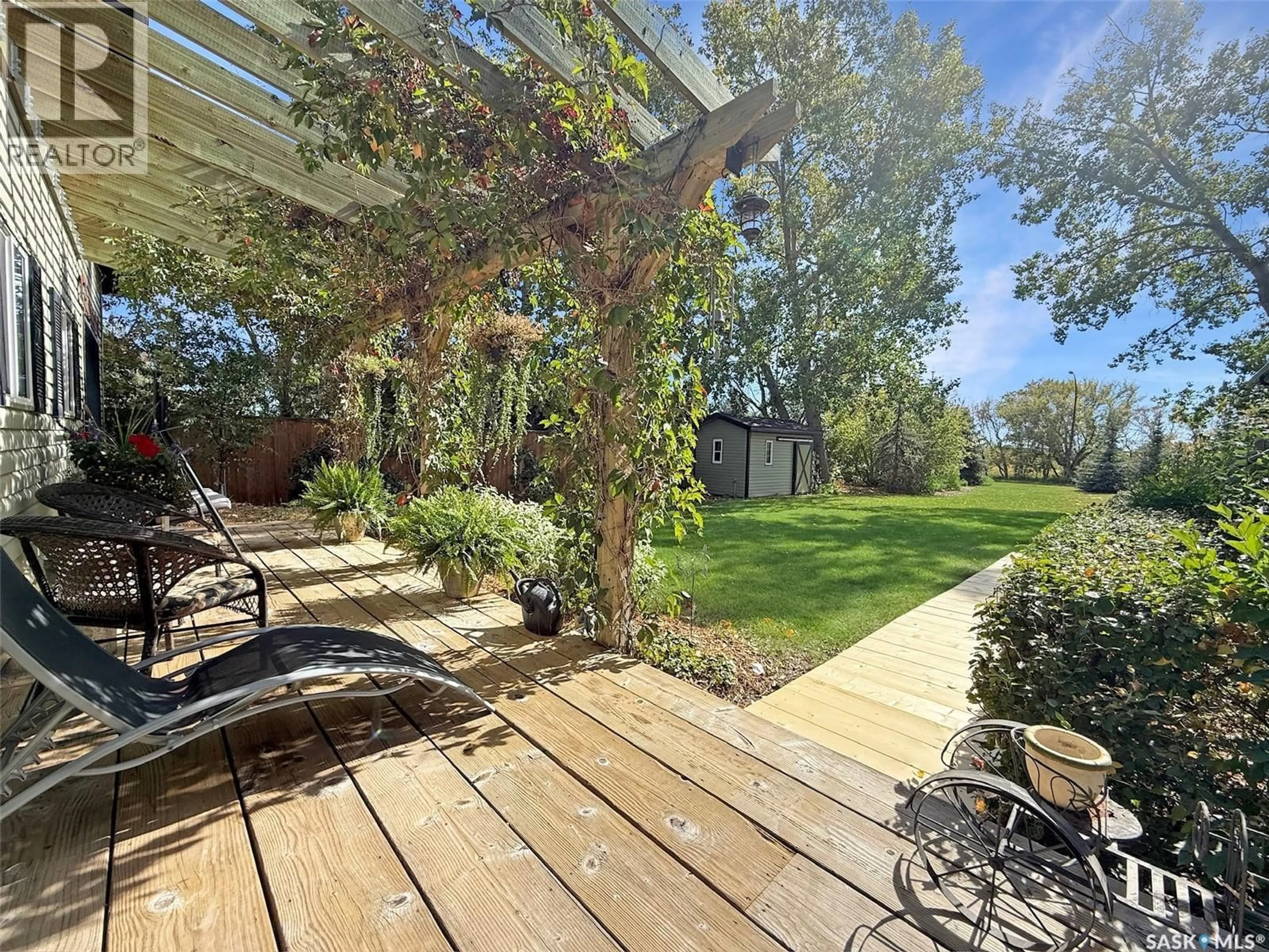 A pic from outside/outdoor area/front of a property/back of a property/a pic from drone, unknown for 225 11TH AVENUE, Swift Current Saskatchewan S9H3R9