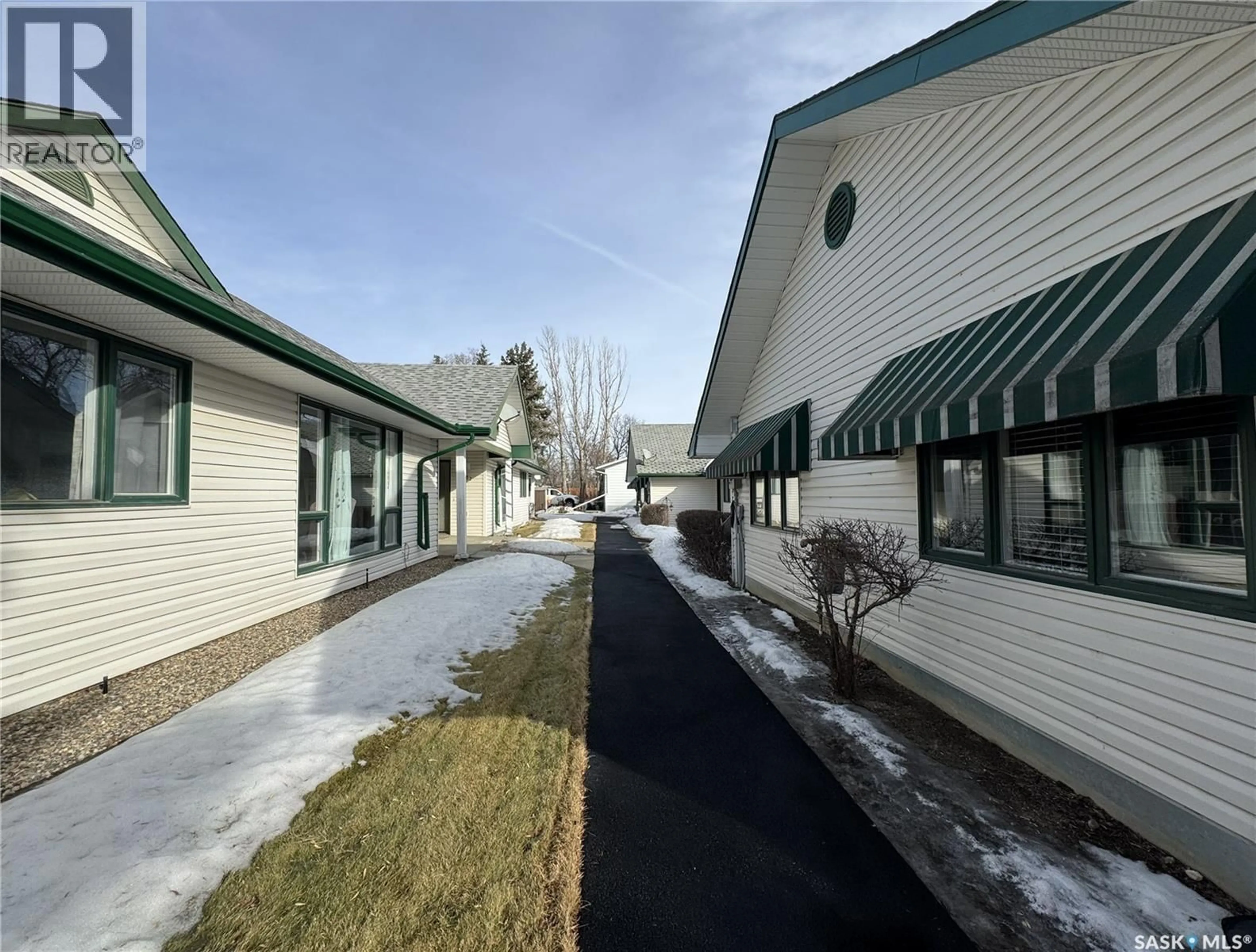 Patio, mountain view for E - 105 111 2ND AVENUE, Rosetown Saskatchewan S0L2V0