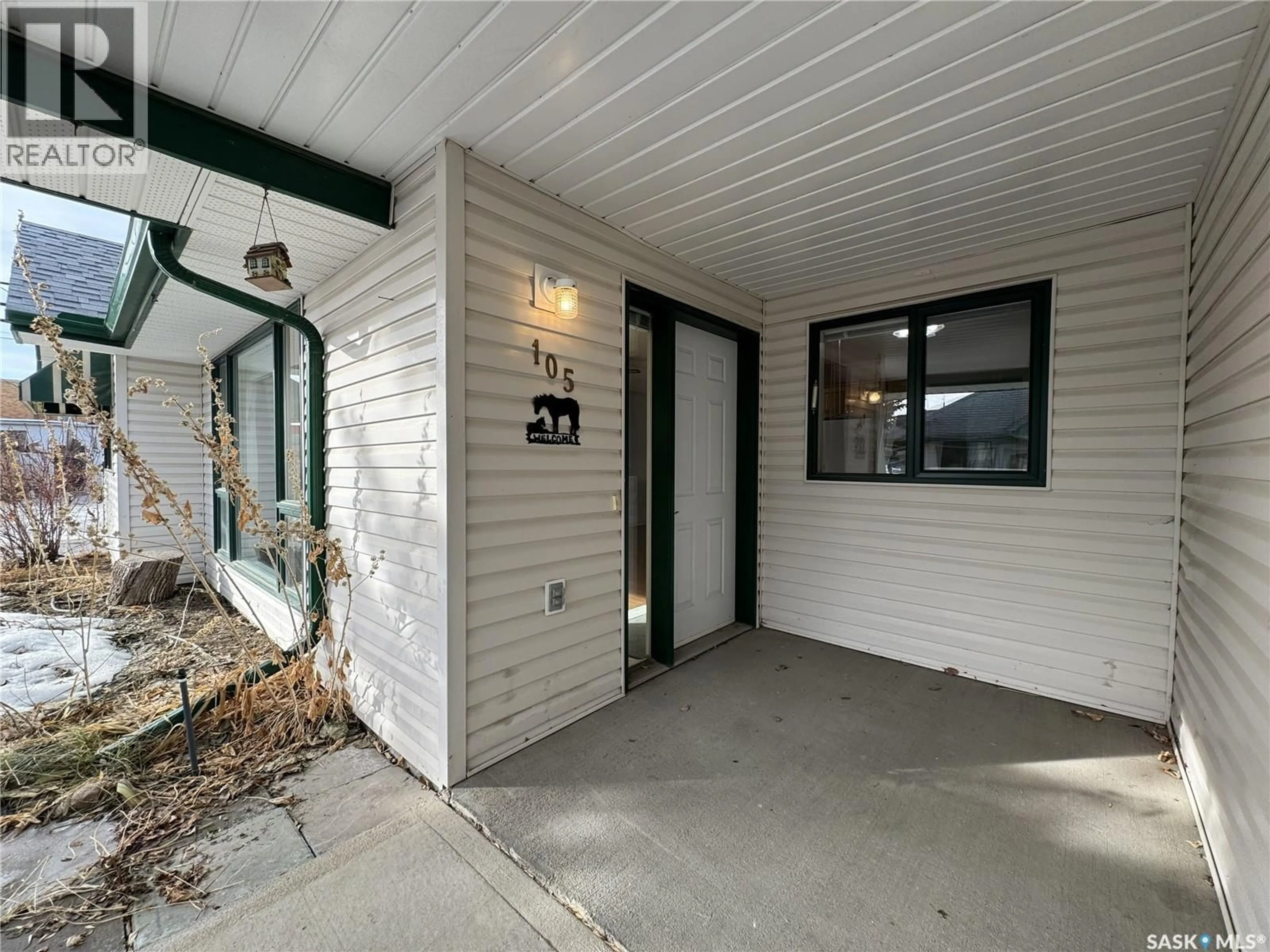 Indoor entryway for E - 105 111 2ND AVENUE, Rosetown Saskatchewan S0L2V0