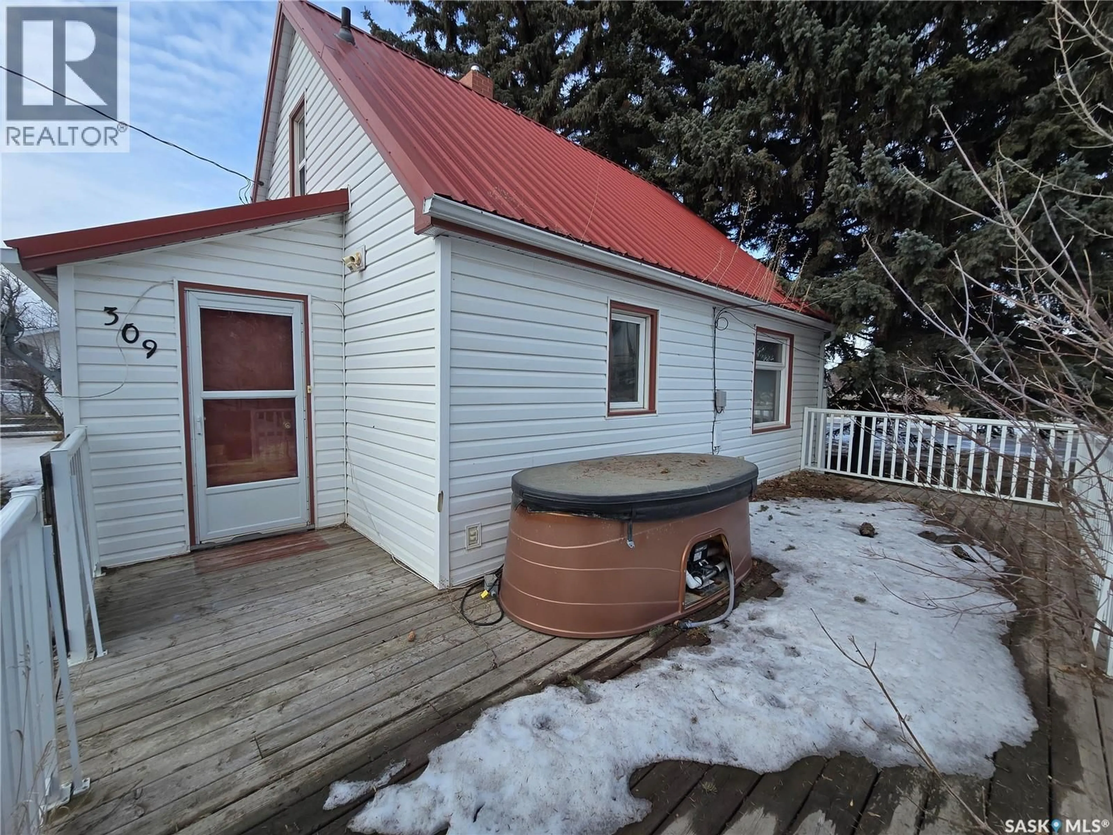 A pic from outside/outdoor area/front of a property/back of a property/a pic from drone, building for 309 POPLAR STREET, Wolseley Saskatchewan S0G5H0