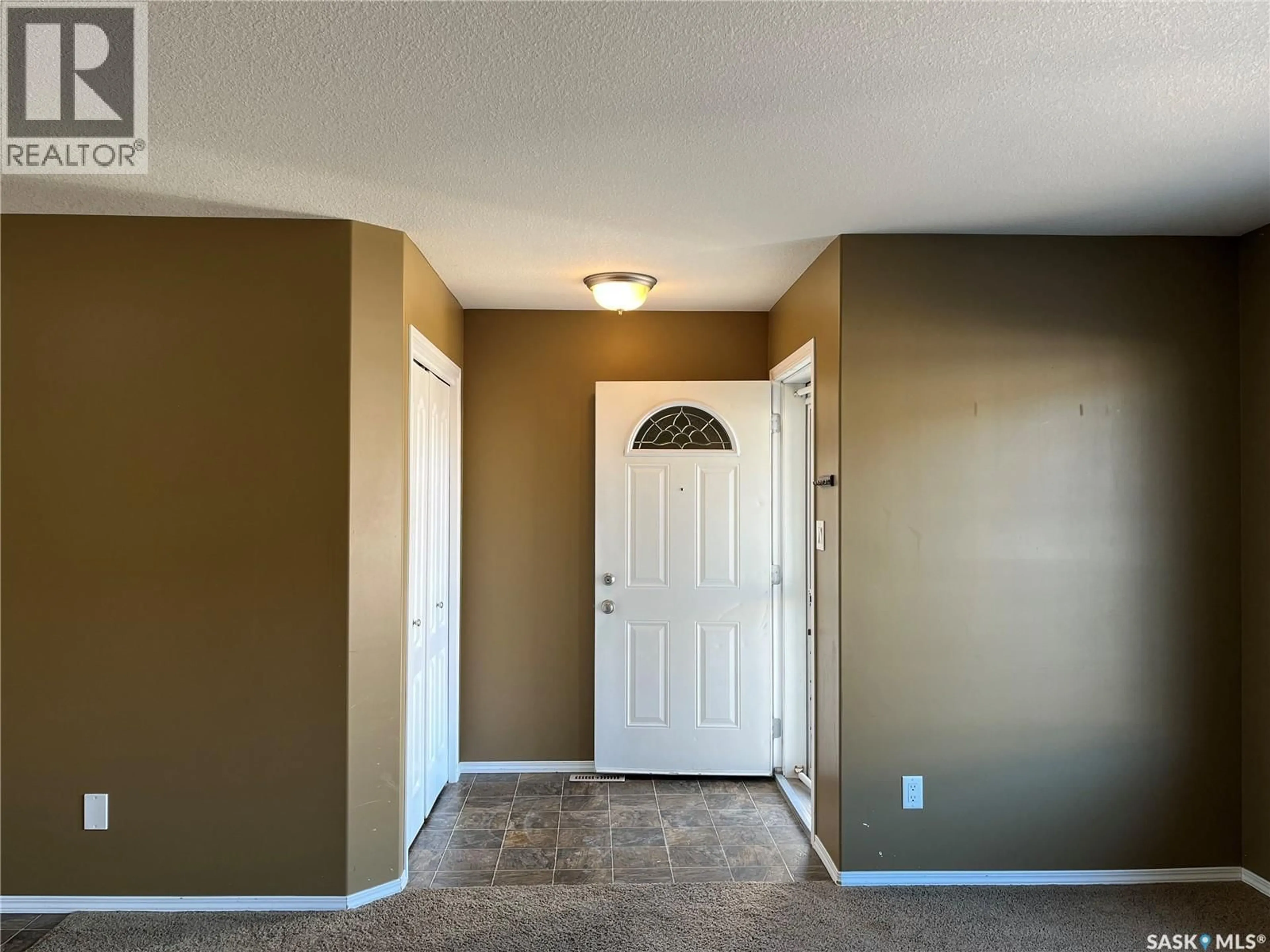 Indoor entryway for 4801 - 164 CHILD AVENUE, Regina Saskatchewan S4X4P1