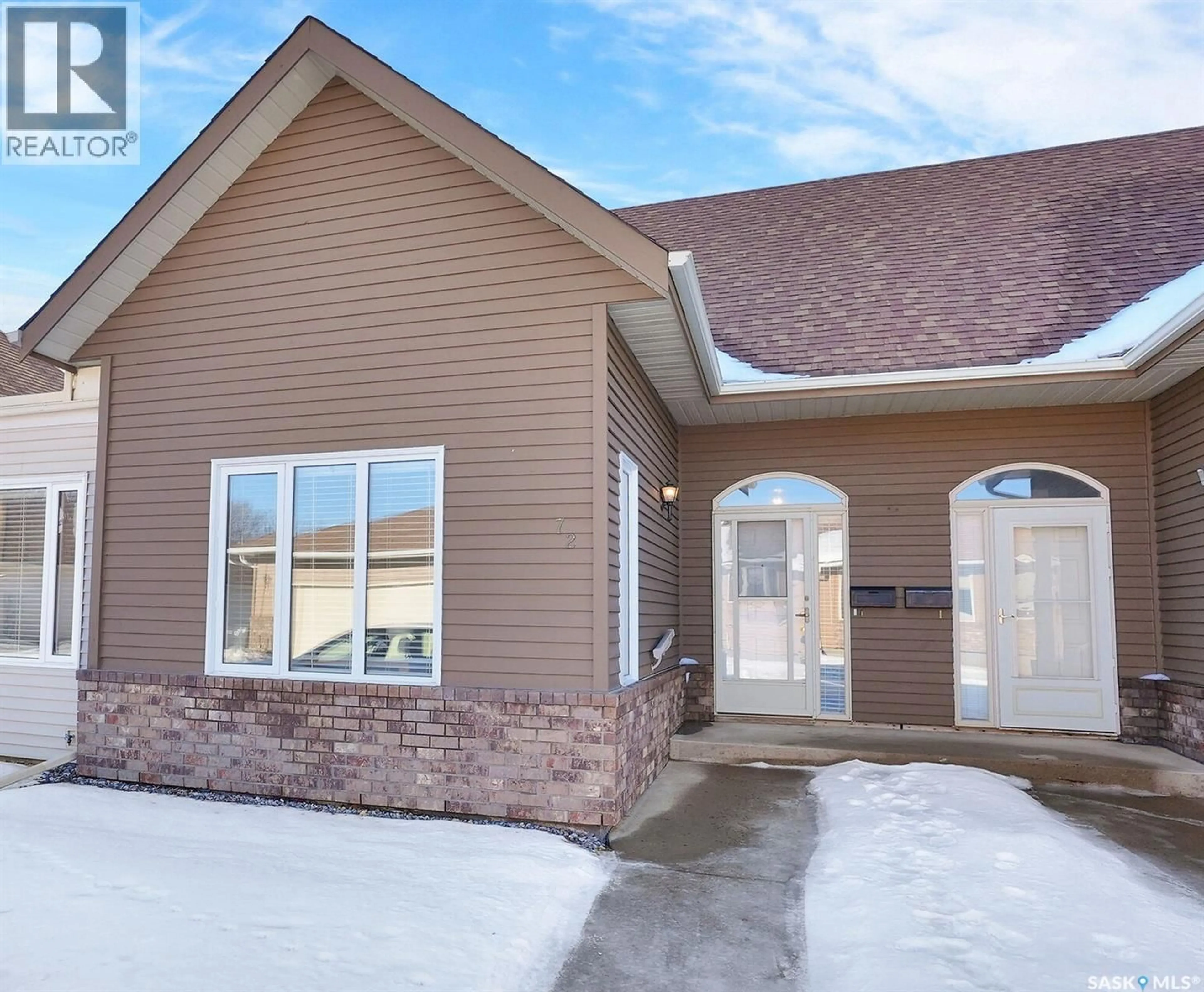 Home with brick exterior material, unknown for 72 KENSINGTON CRESCENT, Regina Saskatchewan S4S7G6