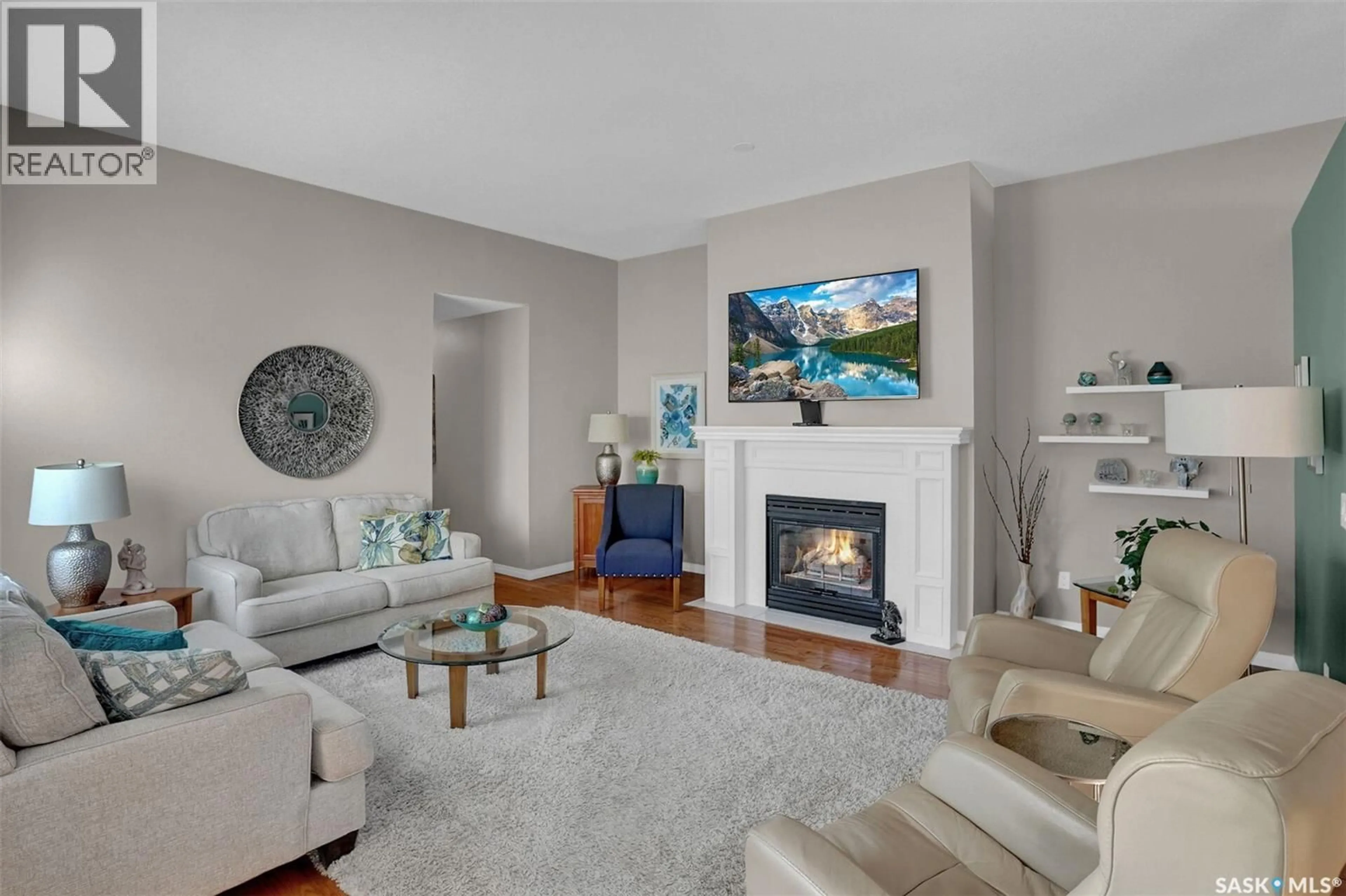 Living room with furniture, unknown for 72 KENSINGTON CRESCENT, Regina Saskatchewan S4S7G6