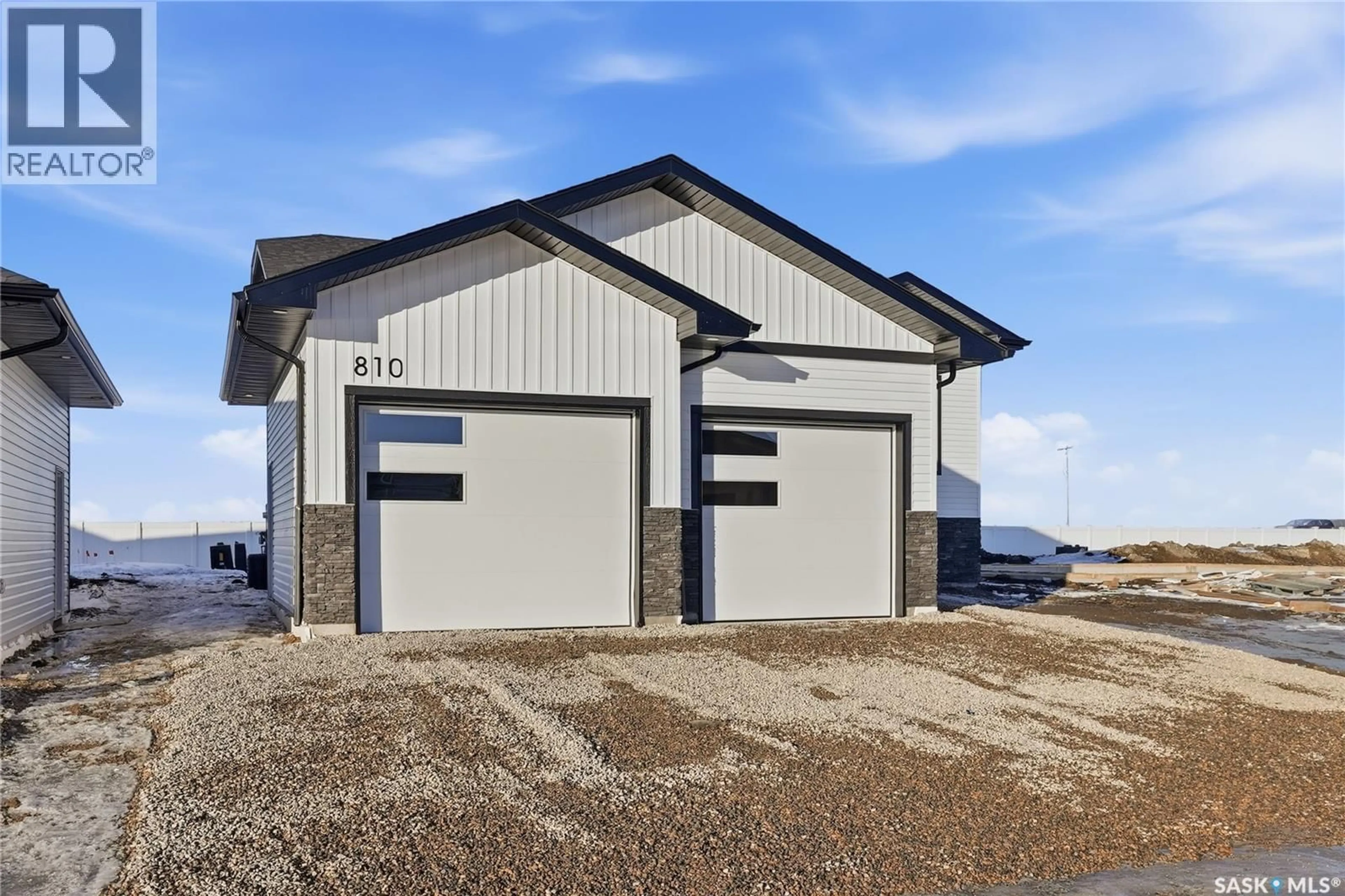 Indoor garage for 816 BALLESTEROS CRESCENT, Warman Saskatchewan S0K4S3
