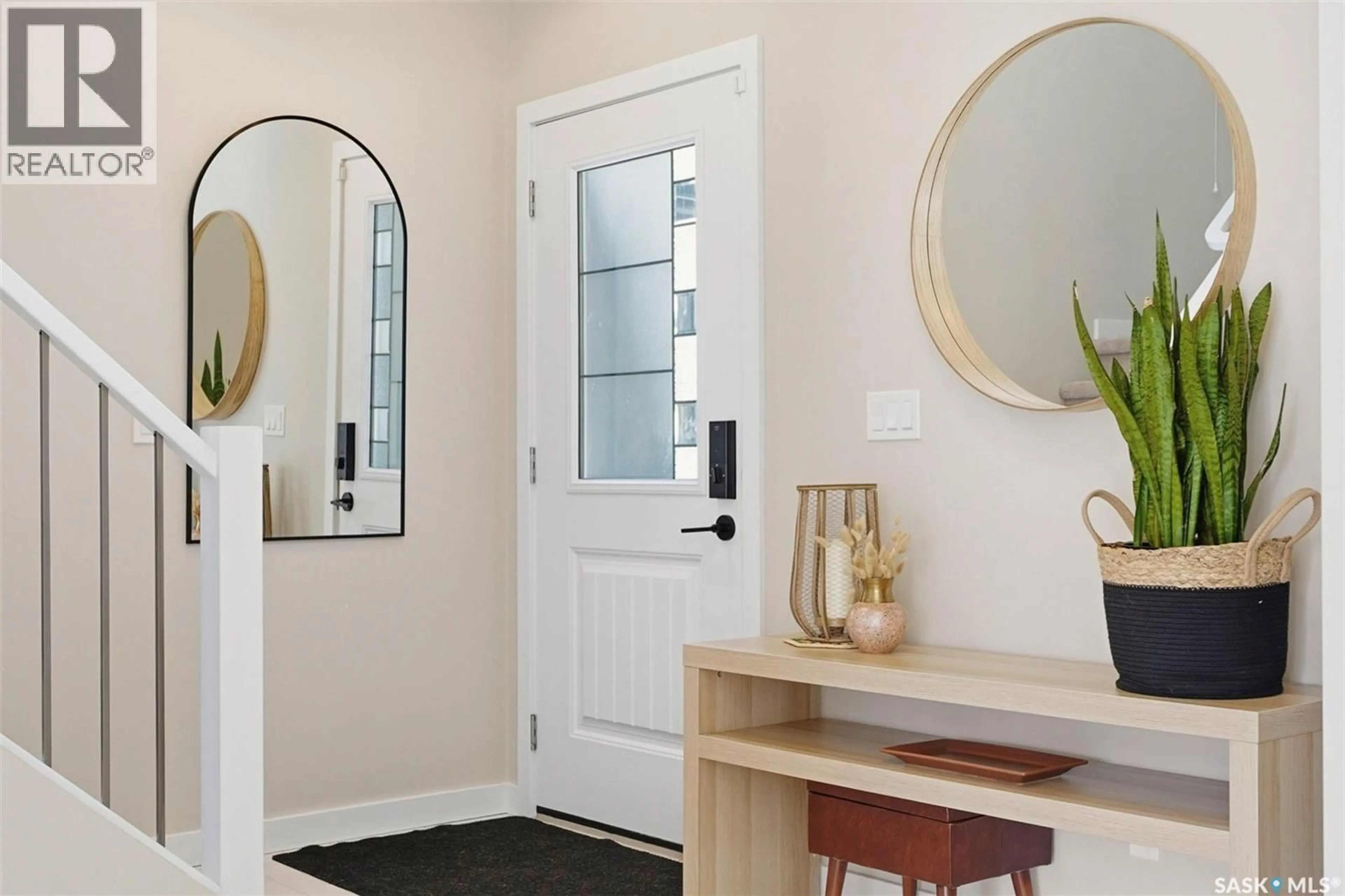 Indoor entryway for 251 LABINE BEND, Saskatoon Saskatchewan S7L5Y5