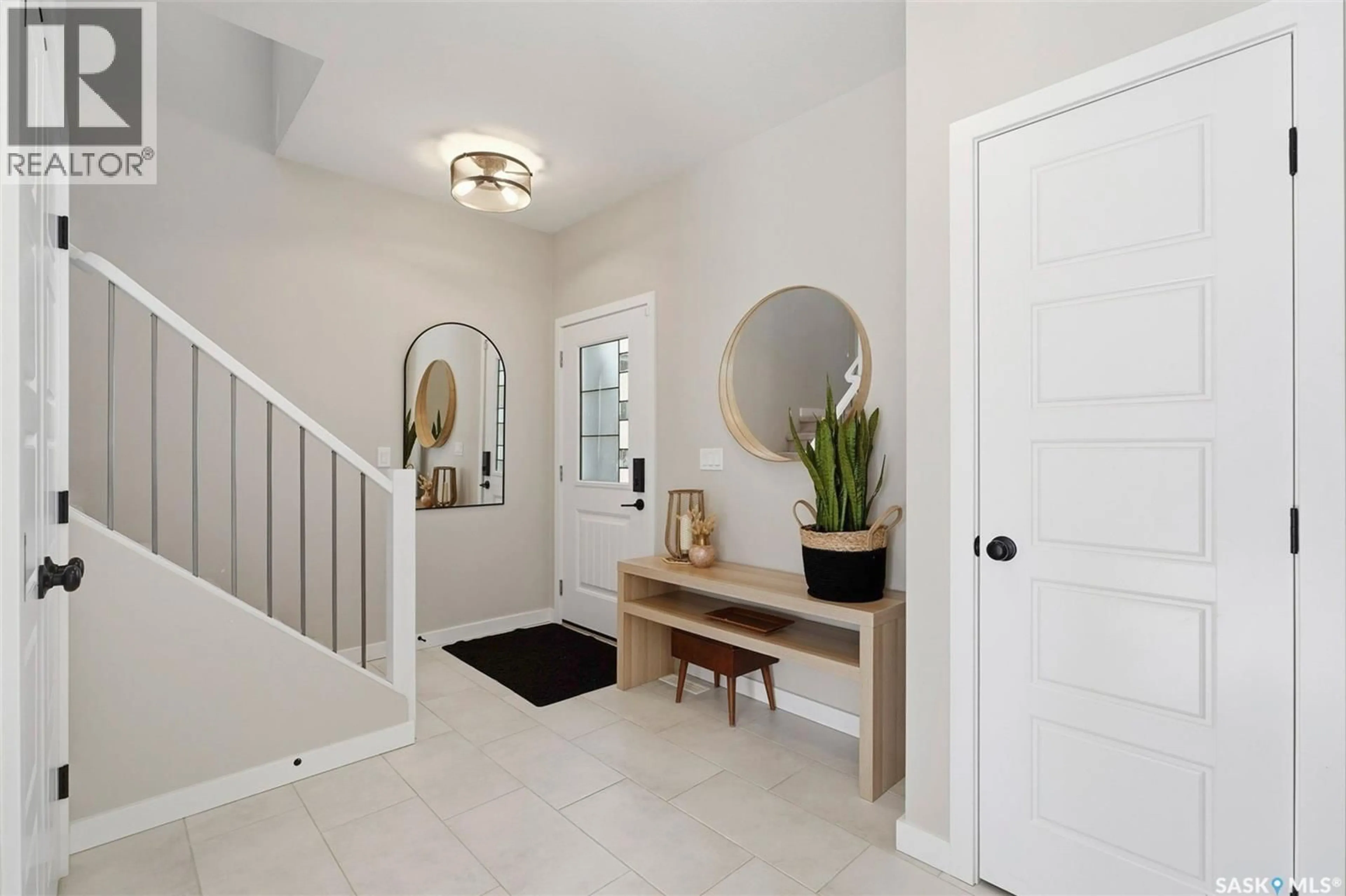 Indoor entryway for 251 LABINE BEND, Saskatoon Saskatchewan S7L5Y5