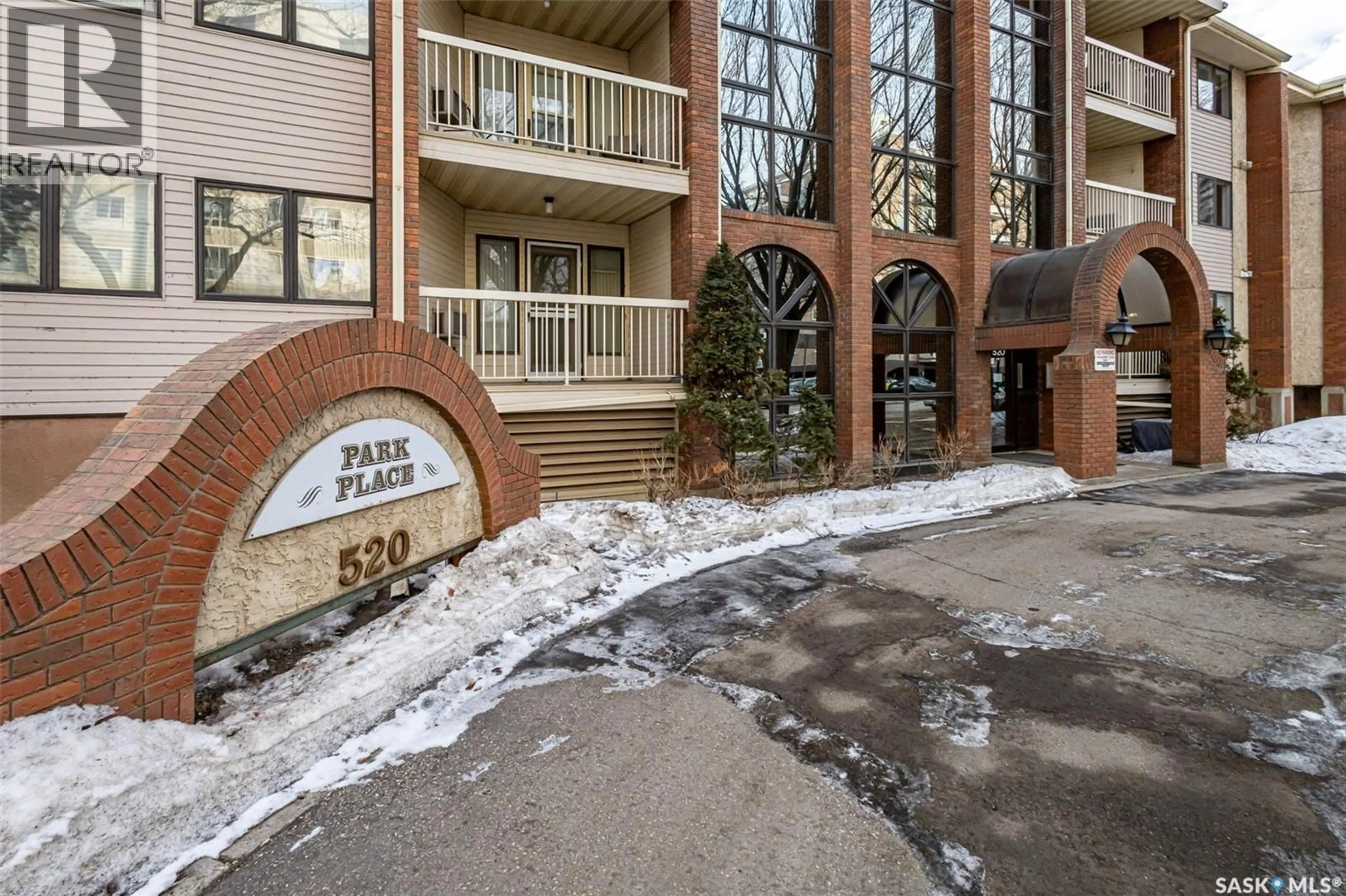 Indoor foyer for N - 202 520 3RD AVENUE, Saskatoon Saskatchewan S7K2J7