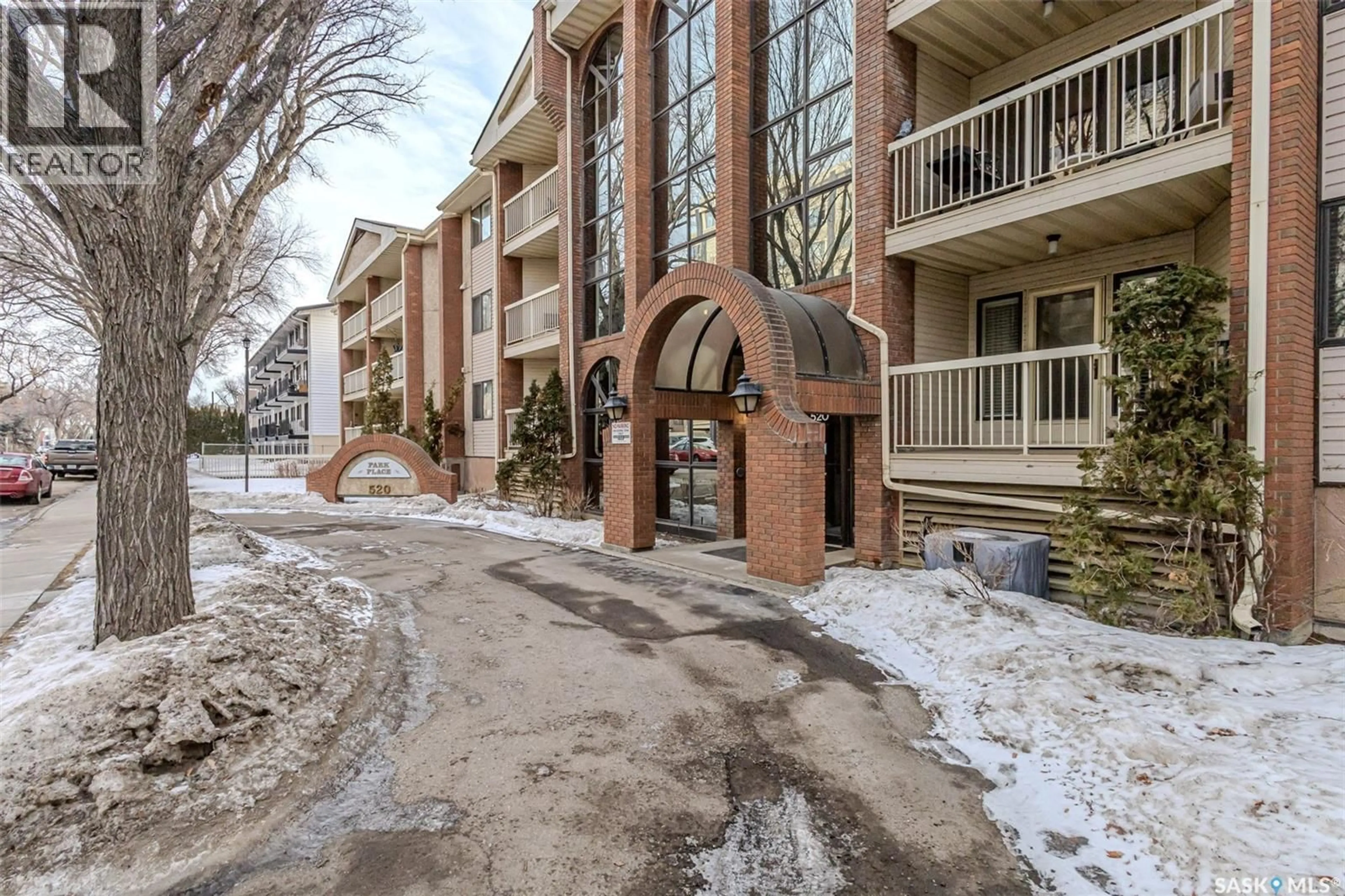 Indoor foyer for N - 202 520 3RD AVENUE, Saskatoon Saskatchewan S7K2J7