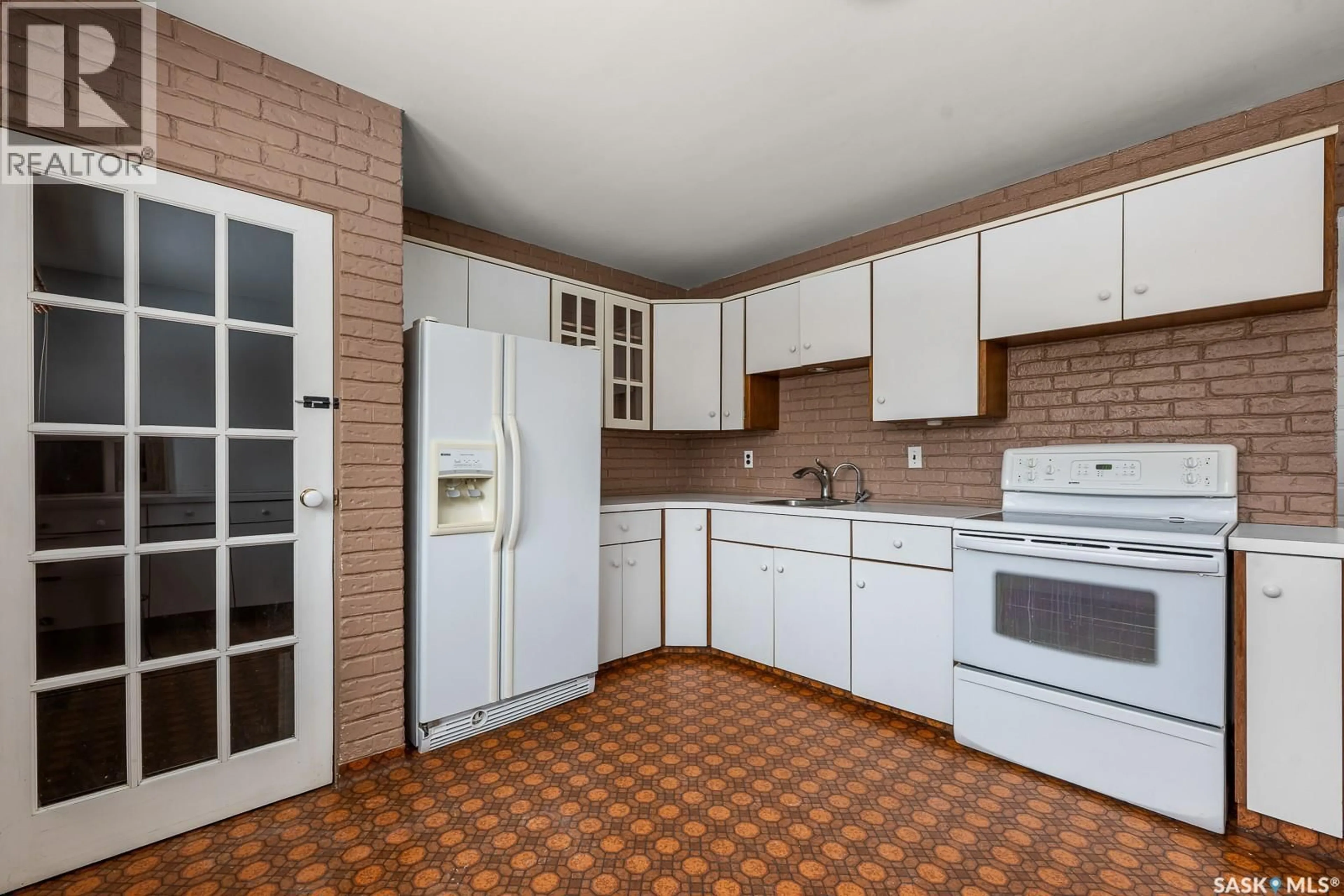 Standard kitchen, ceramic/tile floor for 92 FLAMINGO CRESCENT, Regina Saskatchewan S4S0N1