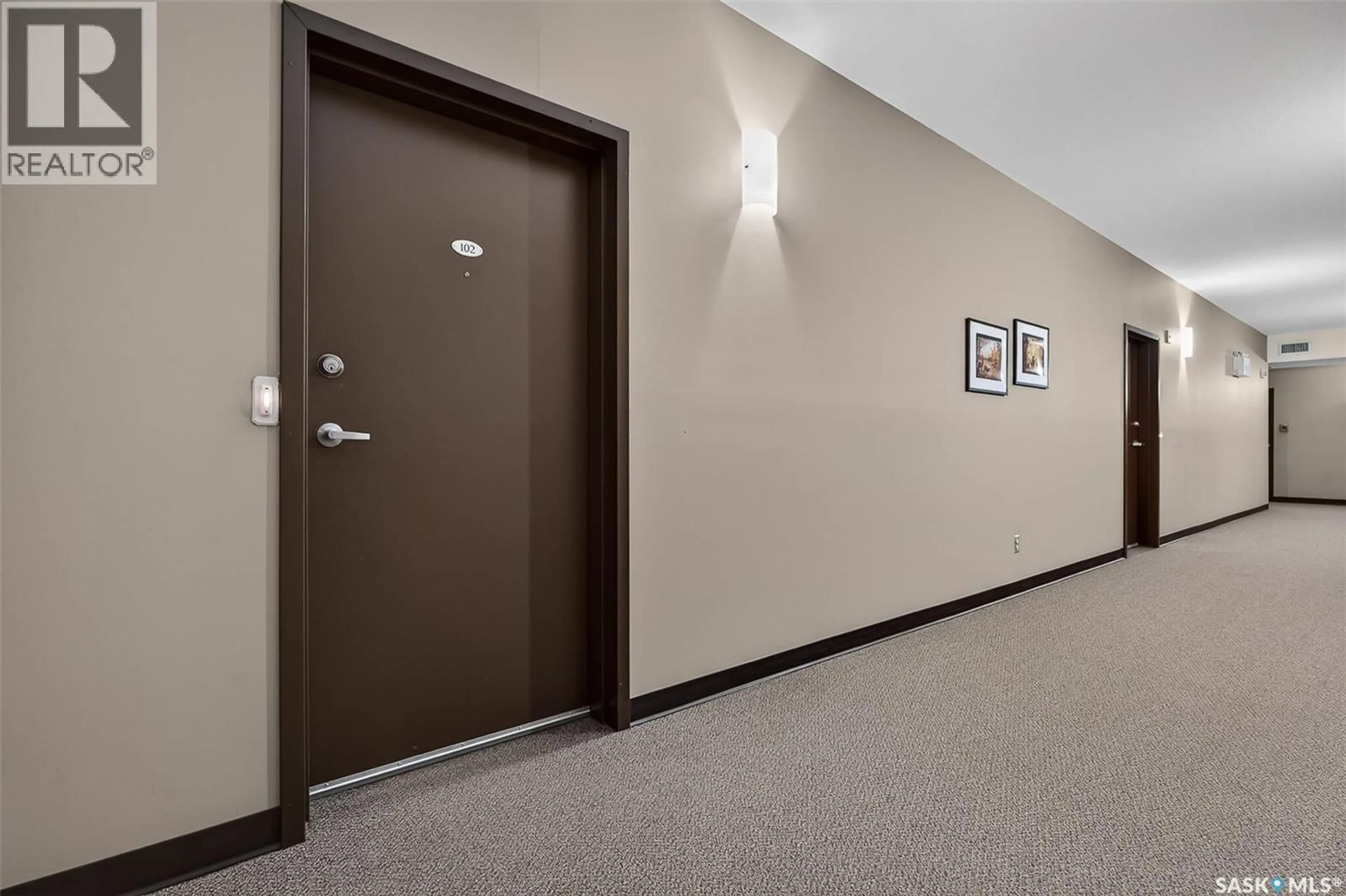 Indoor foyer for 830A - 102 CHESTER ROAD, Moose Jaw Saskatchewan S6J0A6
