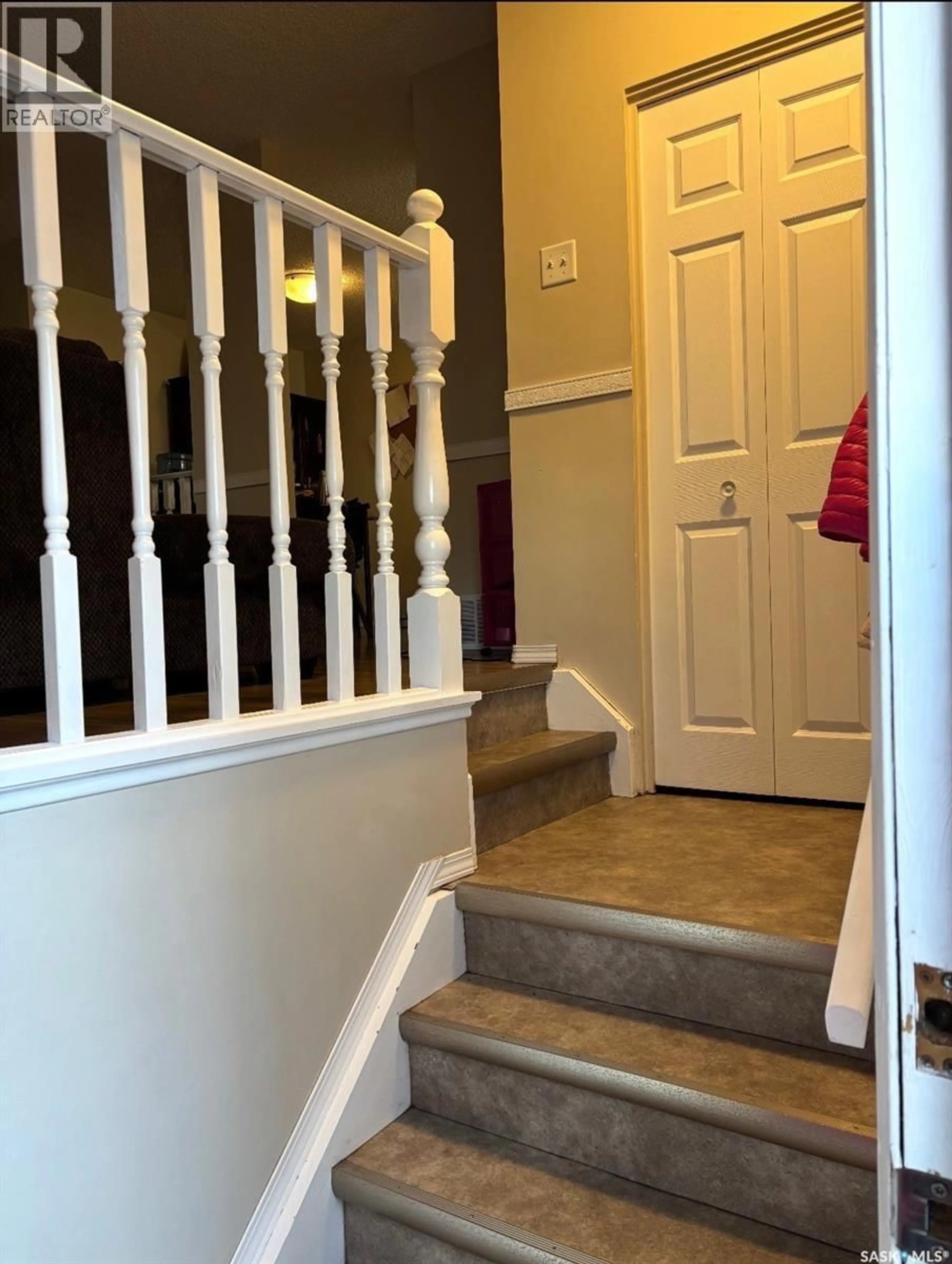 Indoor entryway for 19 HUNT CRESCENT, Regina Saskatchewan S4N5K7
