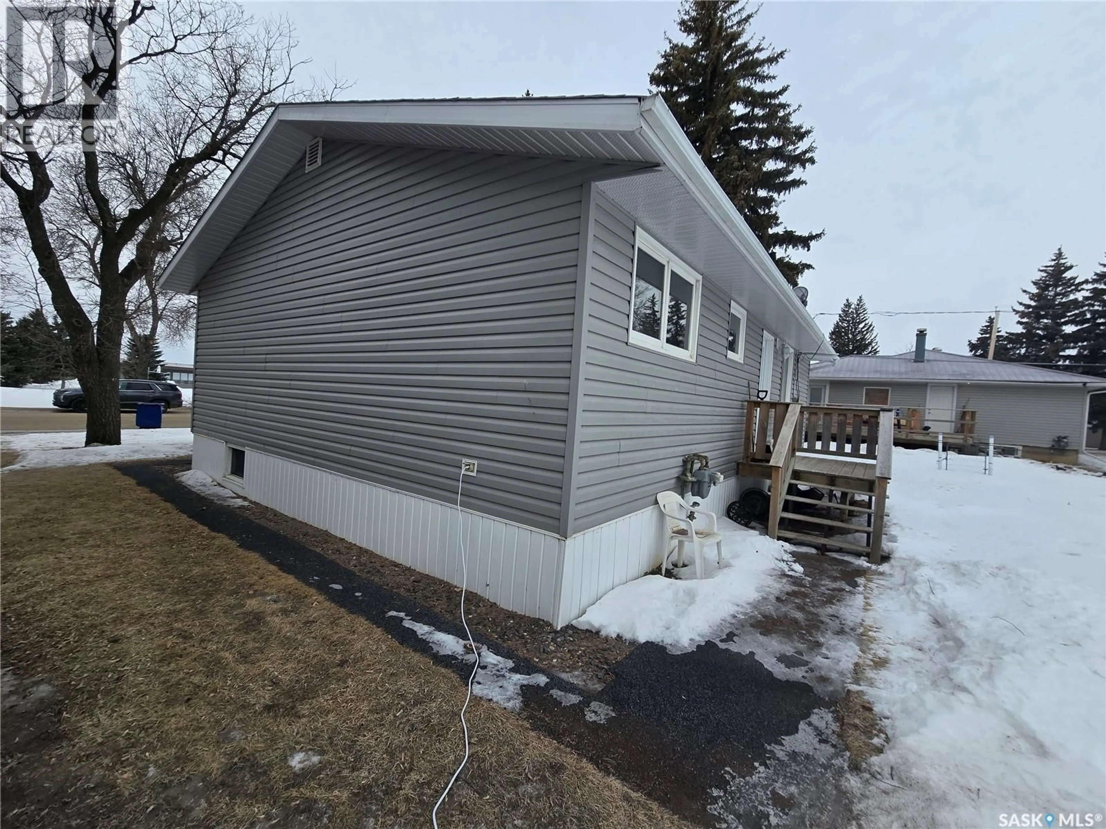 Home with vinyl exterior material, street for 510 VERNON STREET, Broadview Saskatchewan S0G0K0