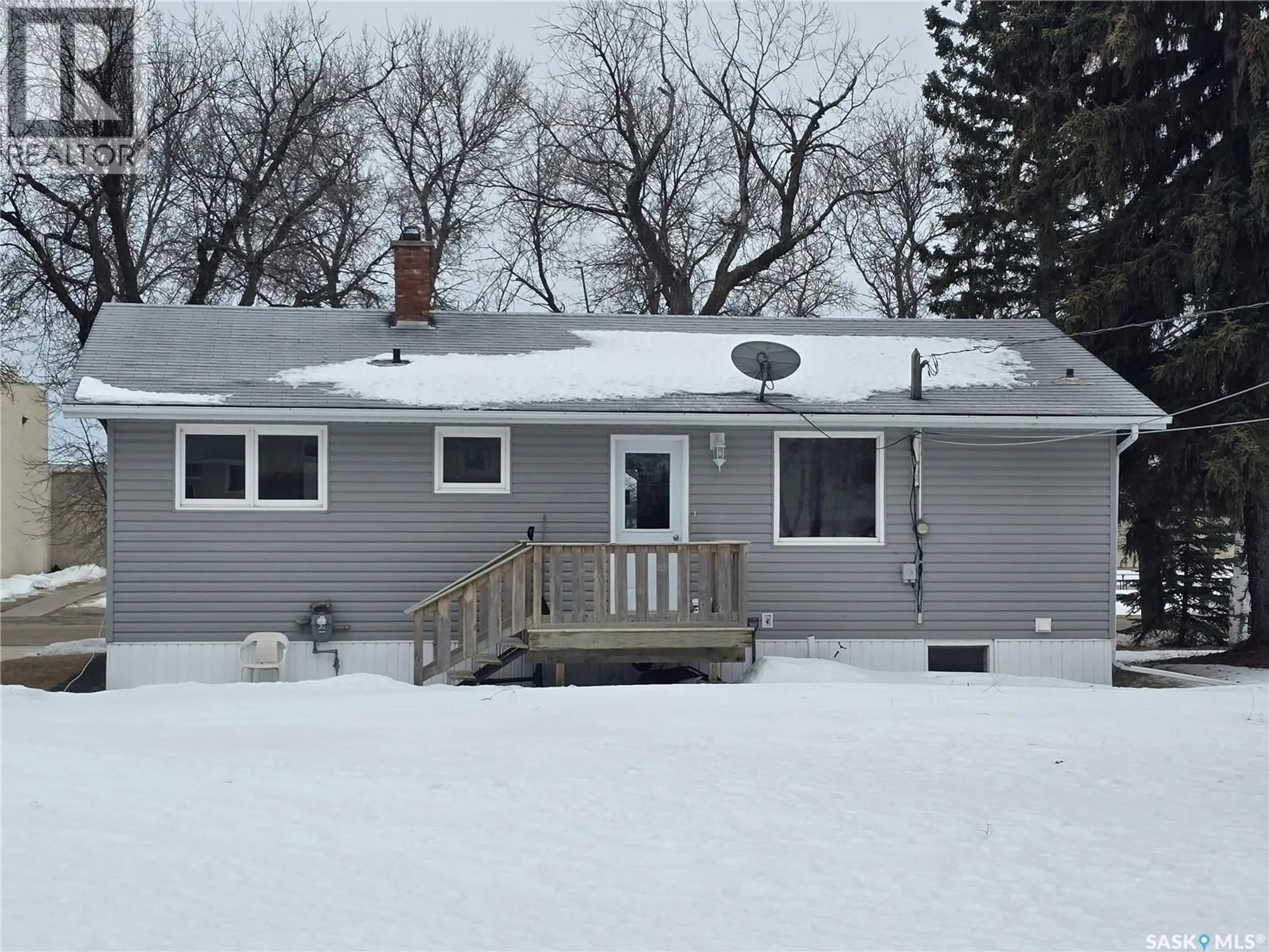 Home with vinyl exterior material, street for 510 VERNON STREET, Broadview Saskatchewan S0G0K0