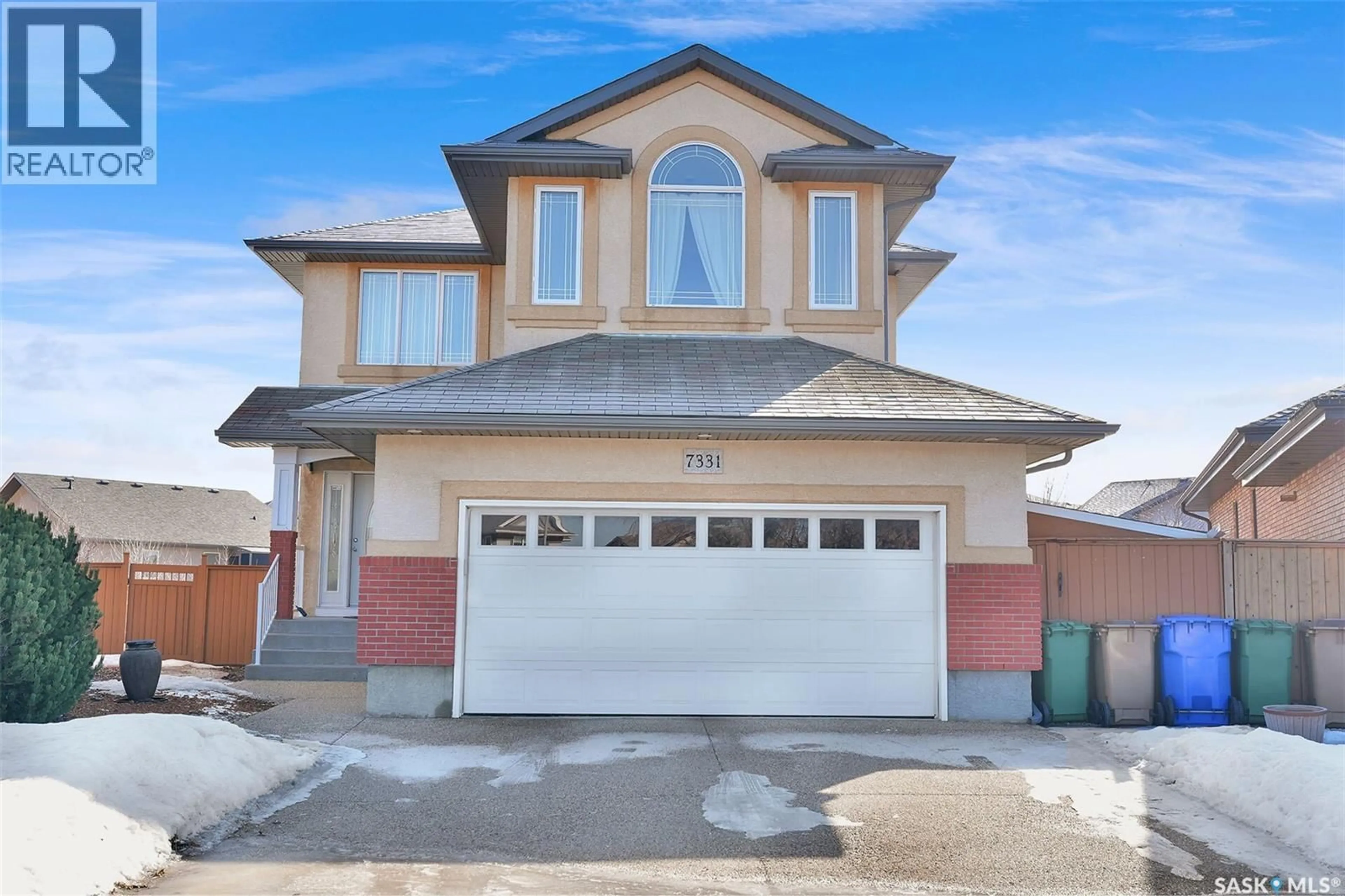 Home with vinyl exterior material, street for 7331 WASCANA COVE PLACE, Regina Saskatchewan S4V3G2
