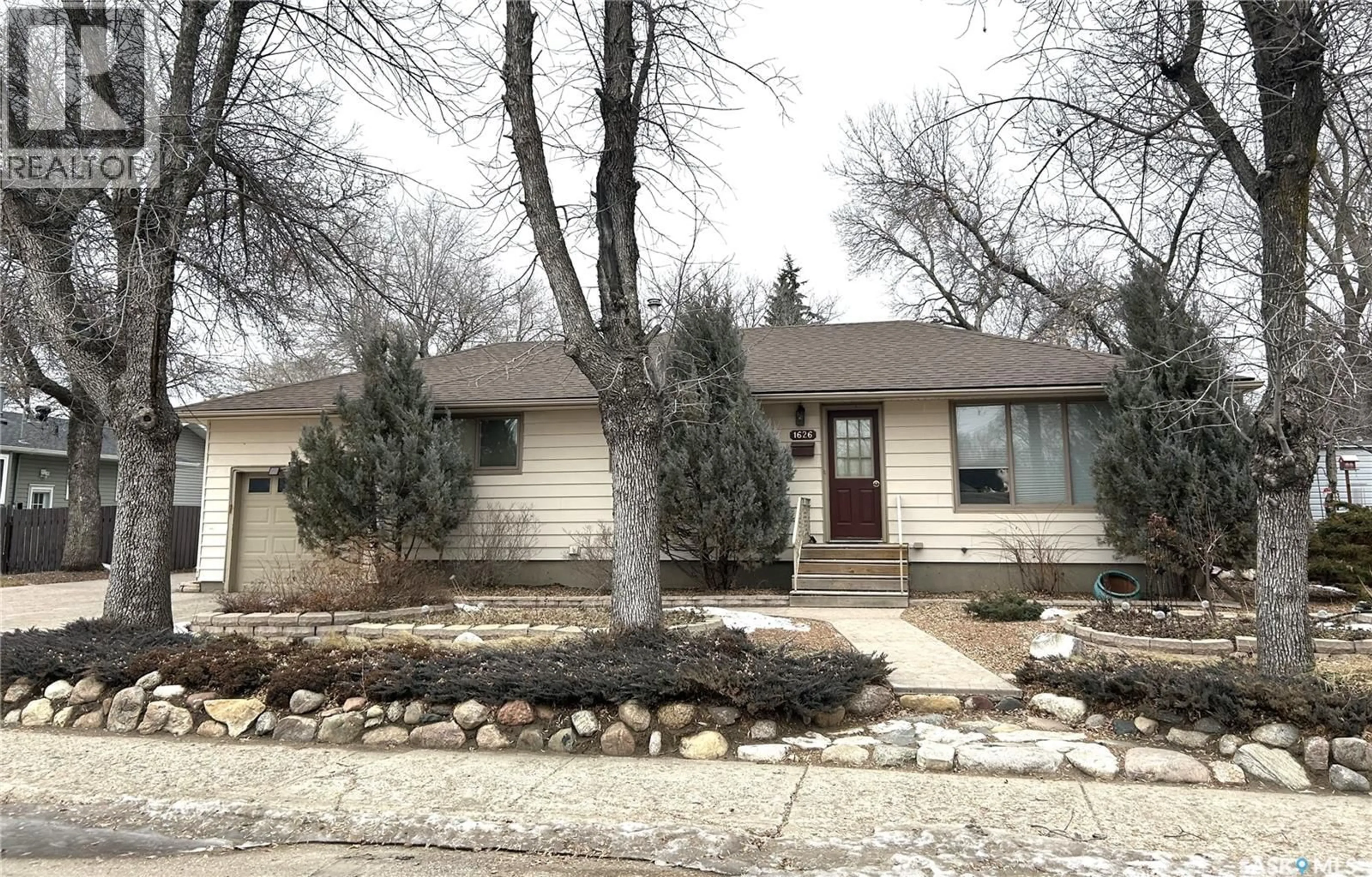 Home with vinyl exterior material, street for 1626 GRUNDEEN CRESCENT, Estevan Saskatchewan S4A1V8