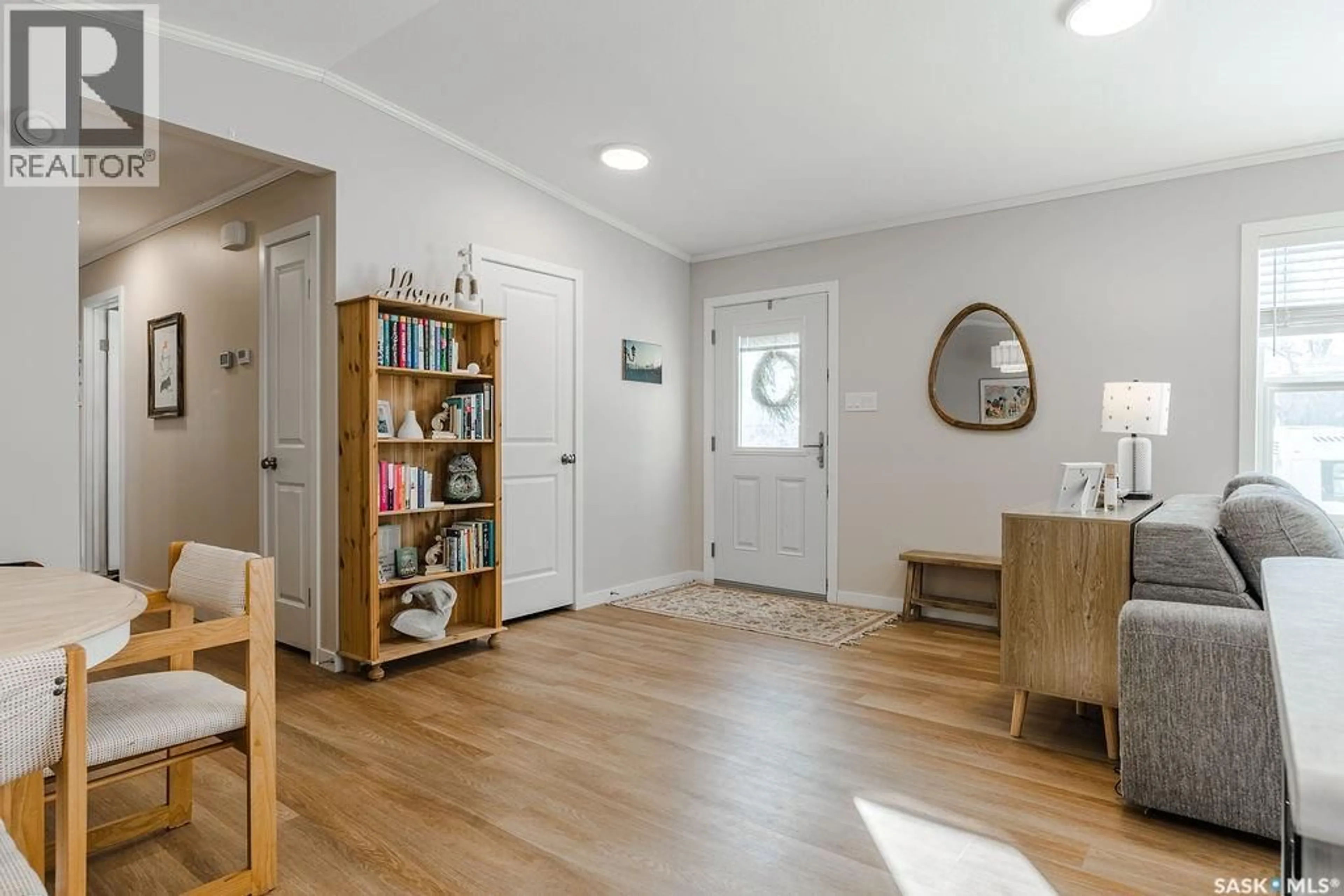 Indoor entryway for 3605 PARKDALE ROAD, Saskatoon Saskatchewan S7H5R5