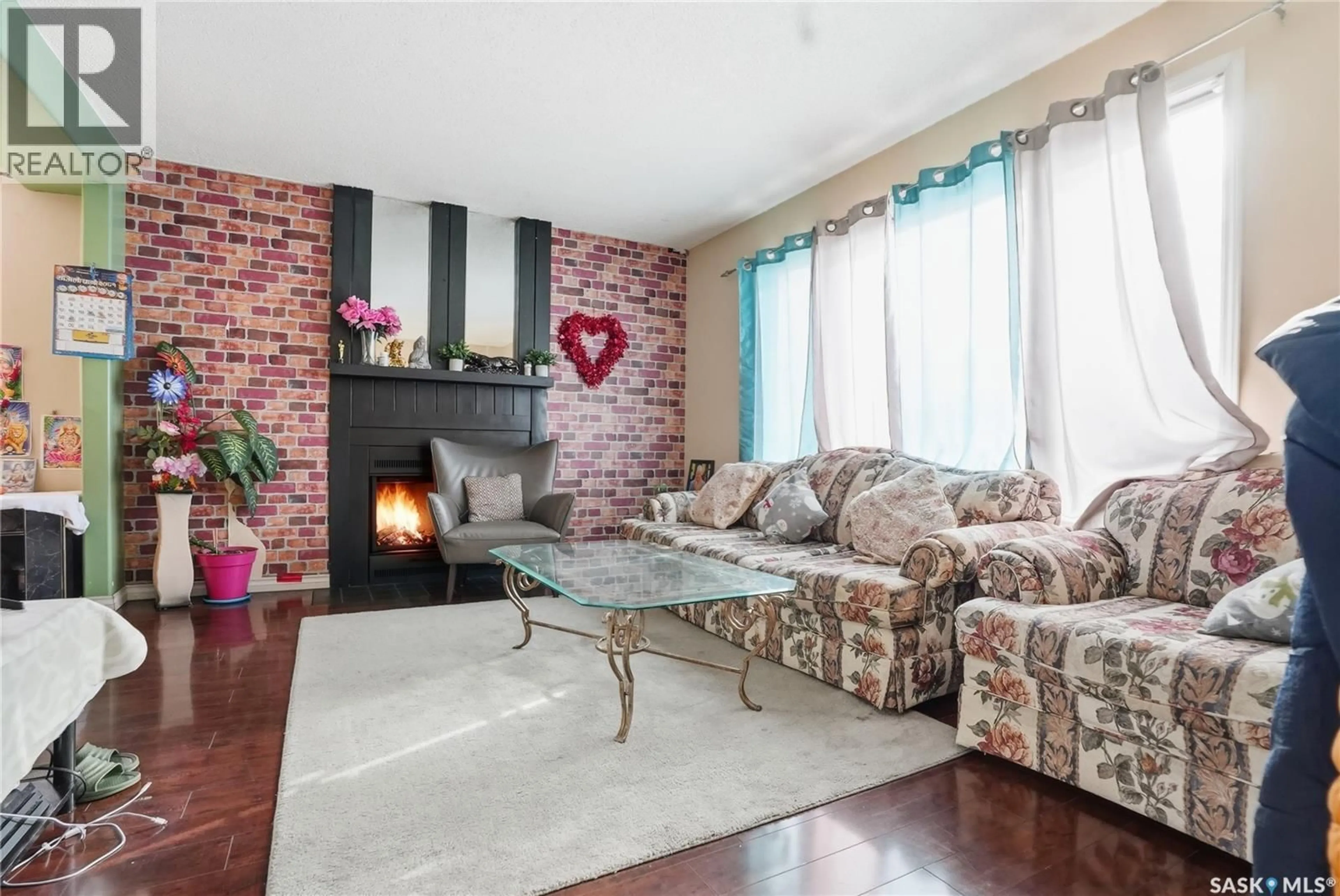 Living room with furniture, unknown for 3523 TAYLOR STREET, Saskatoon Saskatchewan S7H5H2