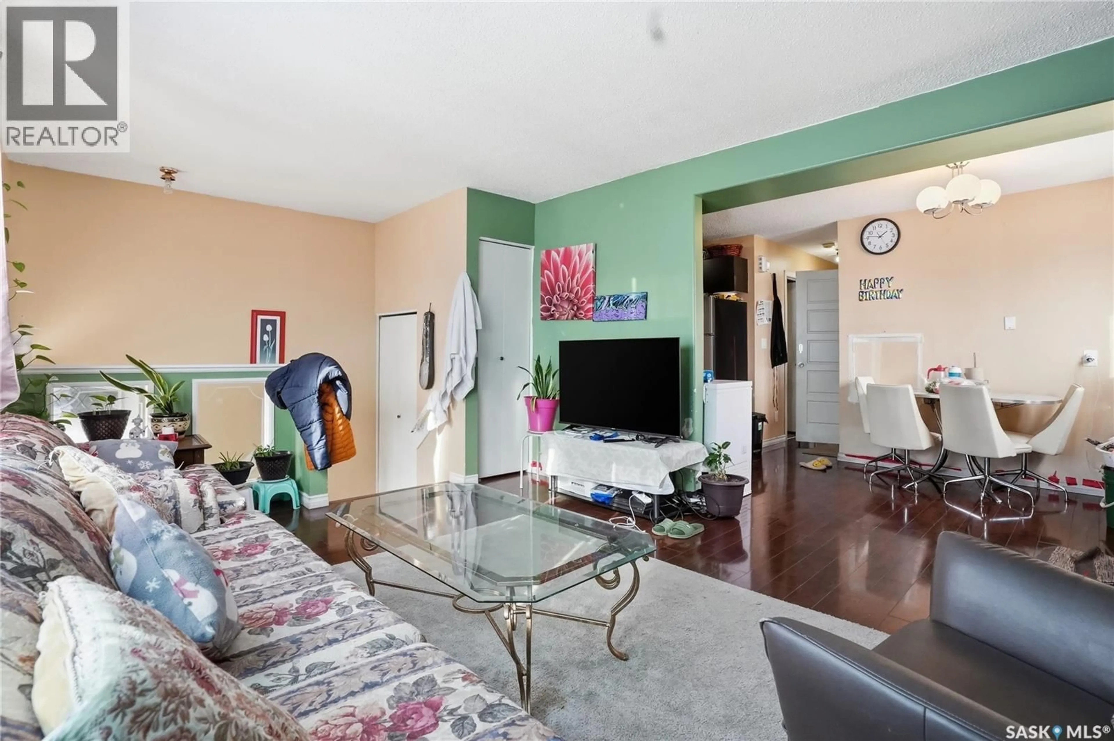 Living room with furniture, unknown for 3523 TAYLOR STREET, Saskatoon Saskatchewan S7H5H2