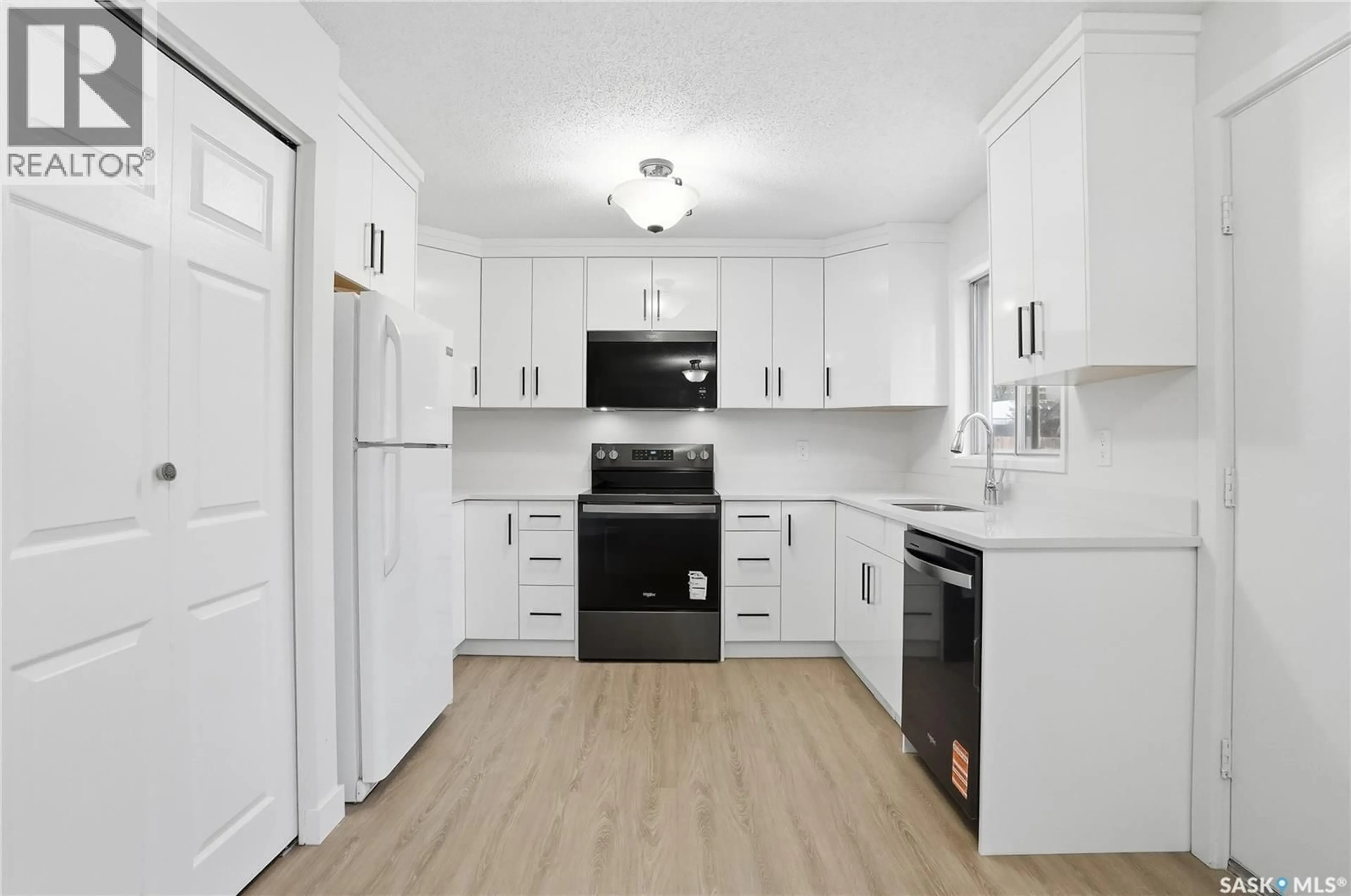 Standard kitchen, unknown for 226 STILLWATER DRIVE, Saskatoon Saskatchewan S7J4K3