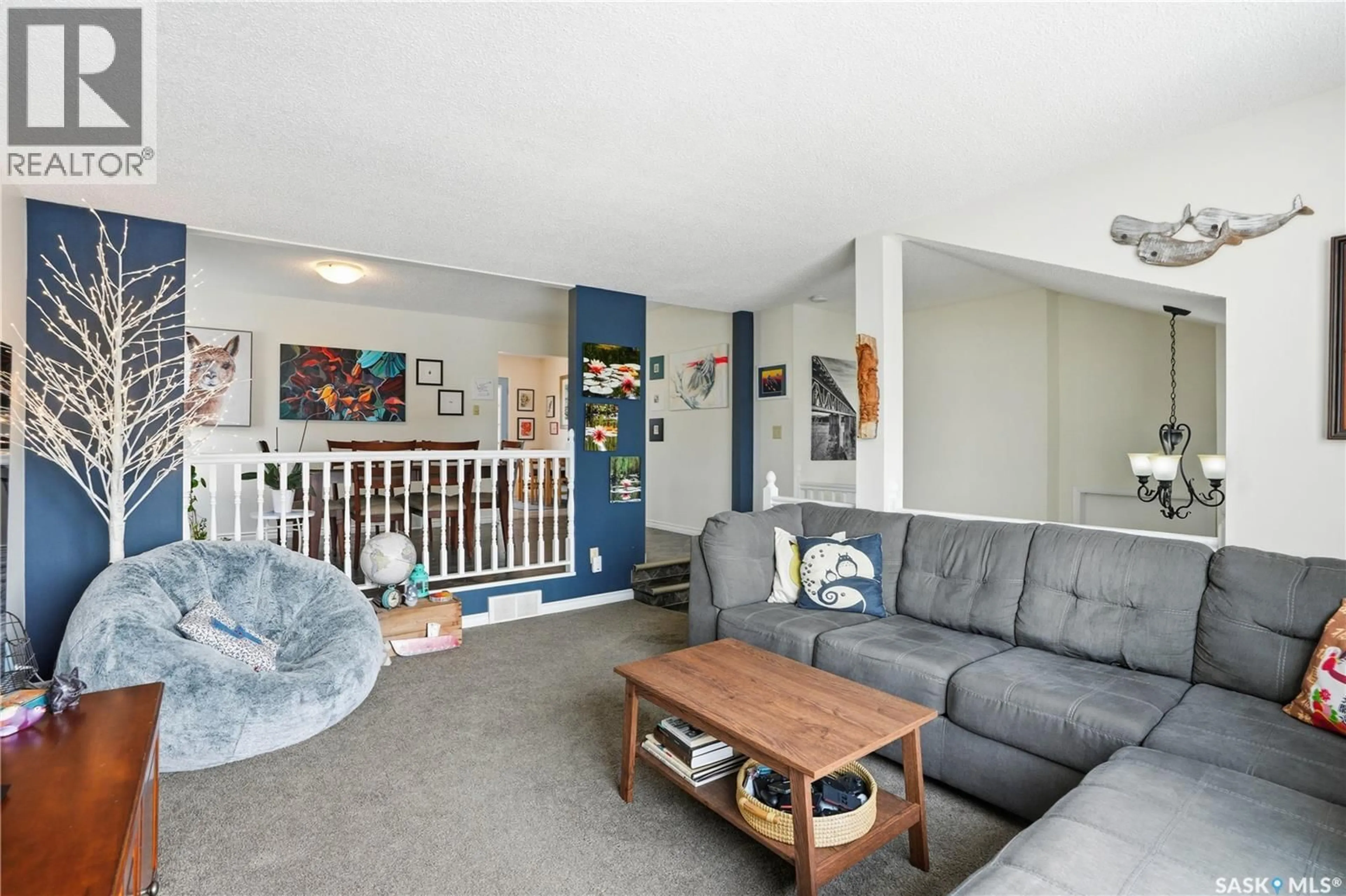 Living room with furniture, unknown for 714 WILKINSON WAY, Saskatoon Saskatchewan S7N3M2