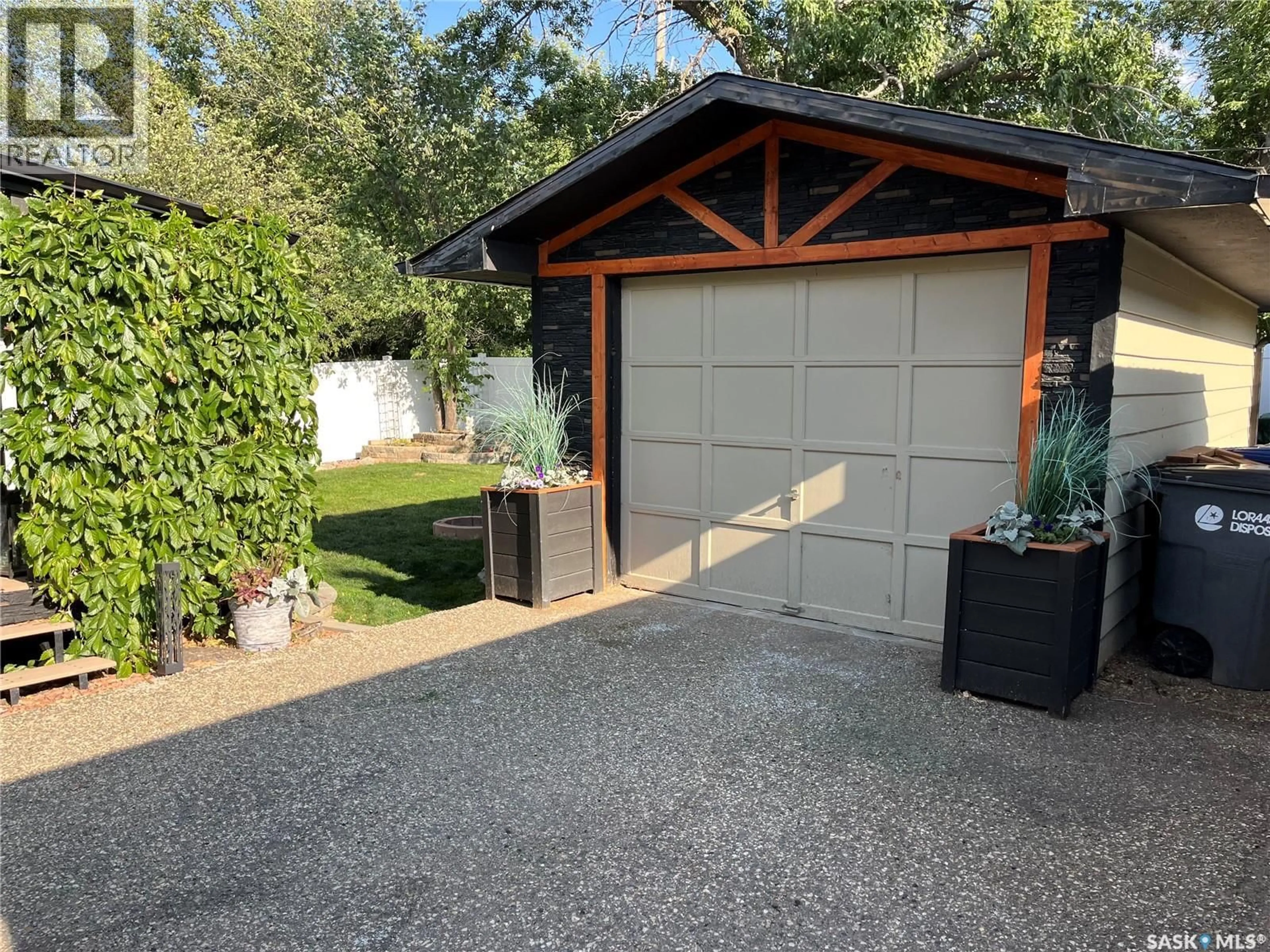 Unknown for 207 DOMINION ROAD, Assiniboia Saskatchewan S0H0B0