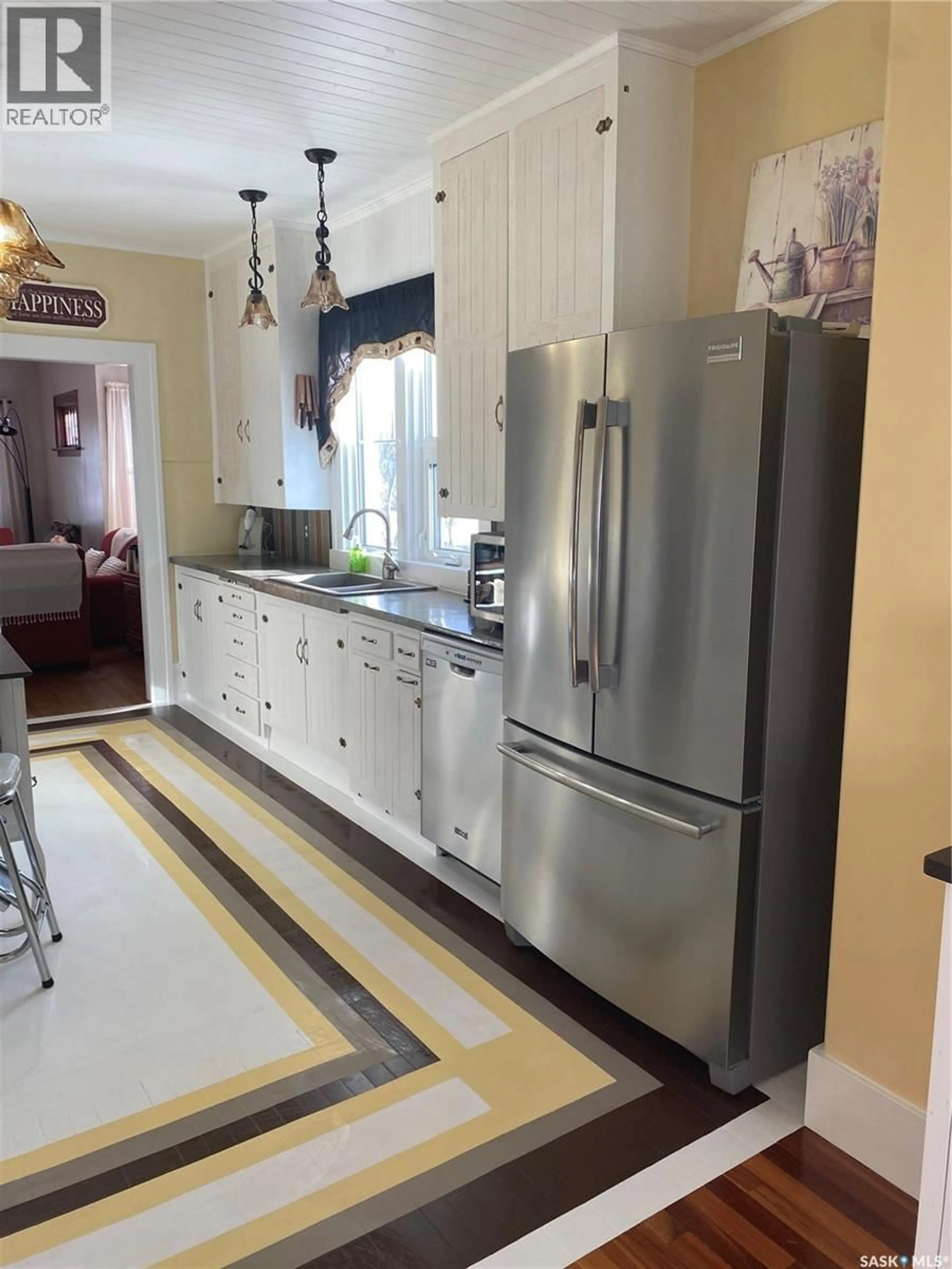 Unknown for 625 CENTRE STREET, Shaunavon Saskatchewan S0N2M0