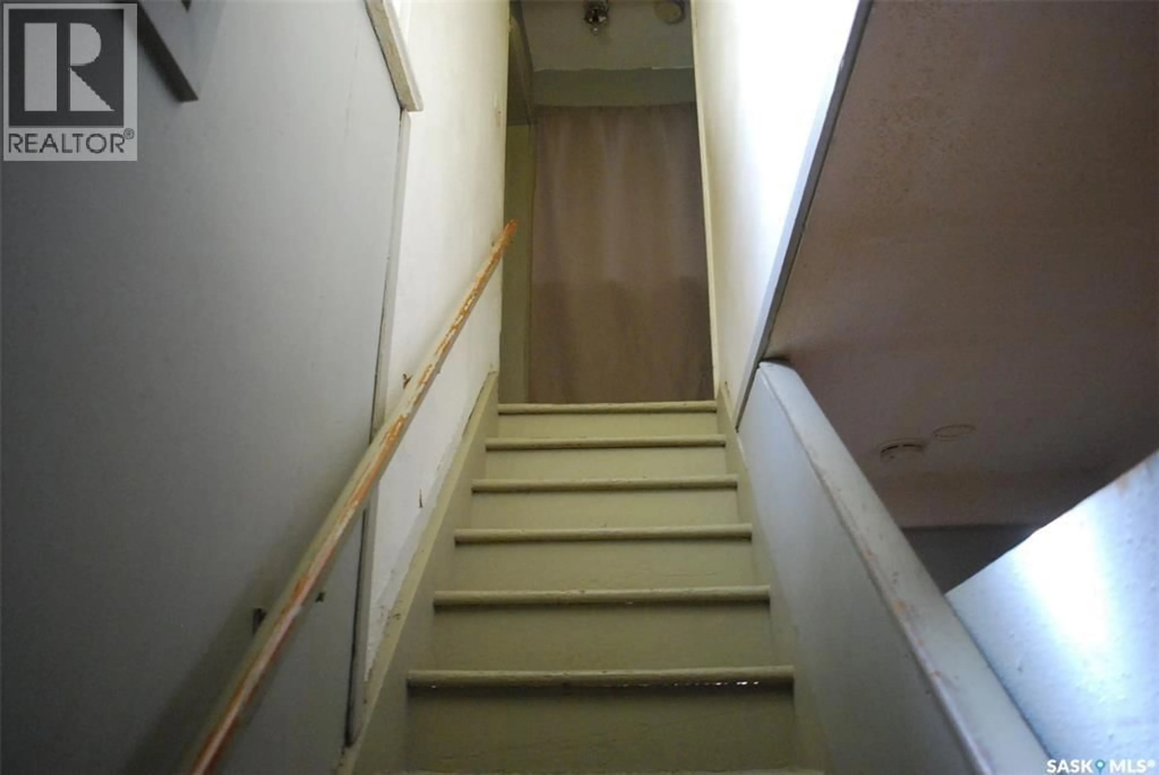 Stairs for 1346 RAE STREET, Regina Saskatchewan S4T2C3