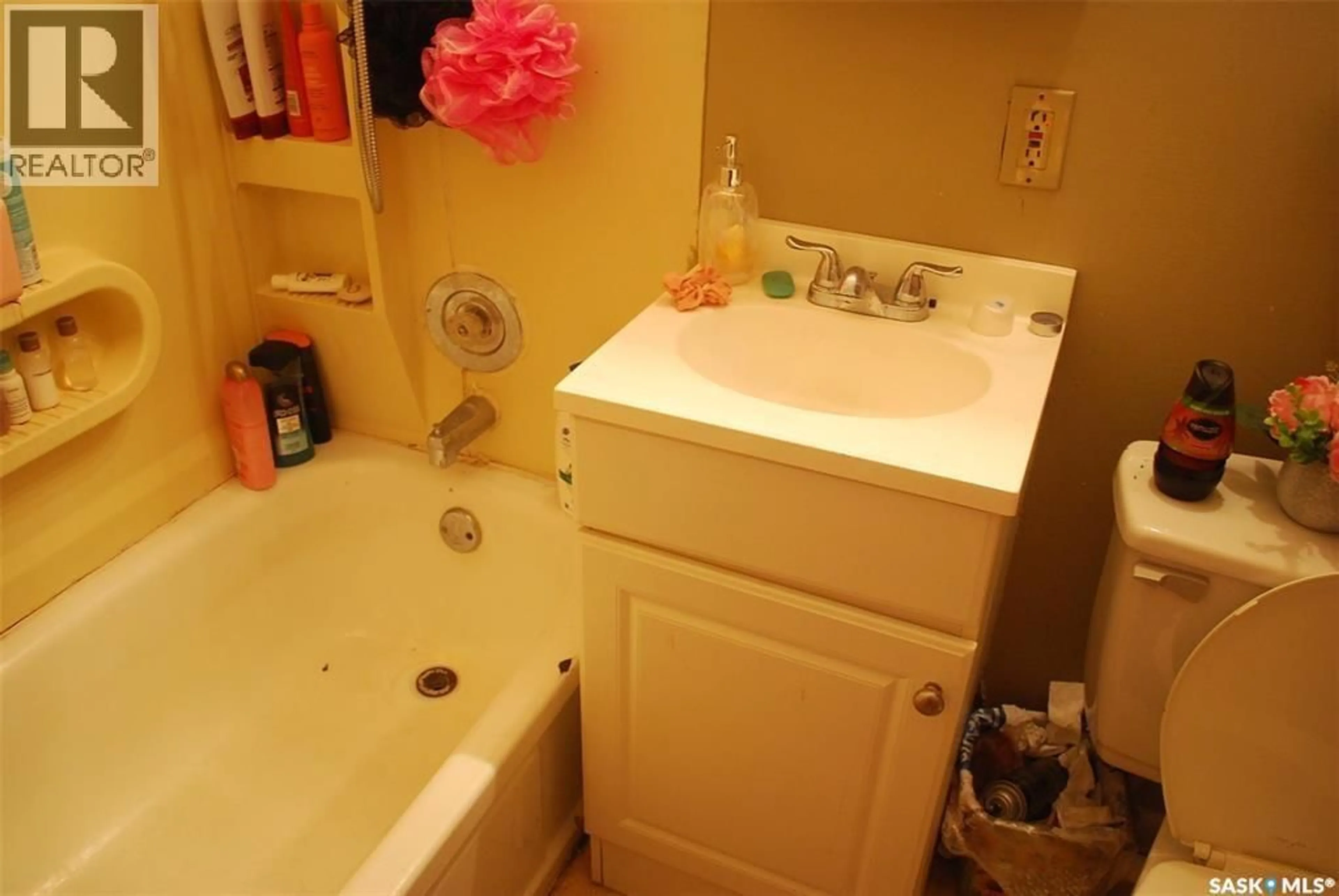 Standard bathroom, unknown for 1346 RAE STREET, Regina Saskatchewan S4T2C3