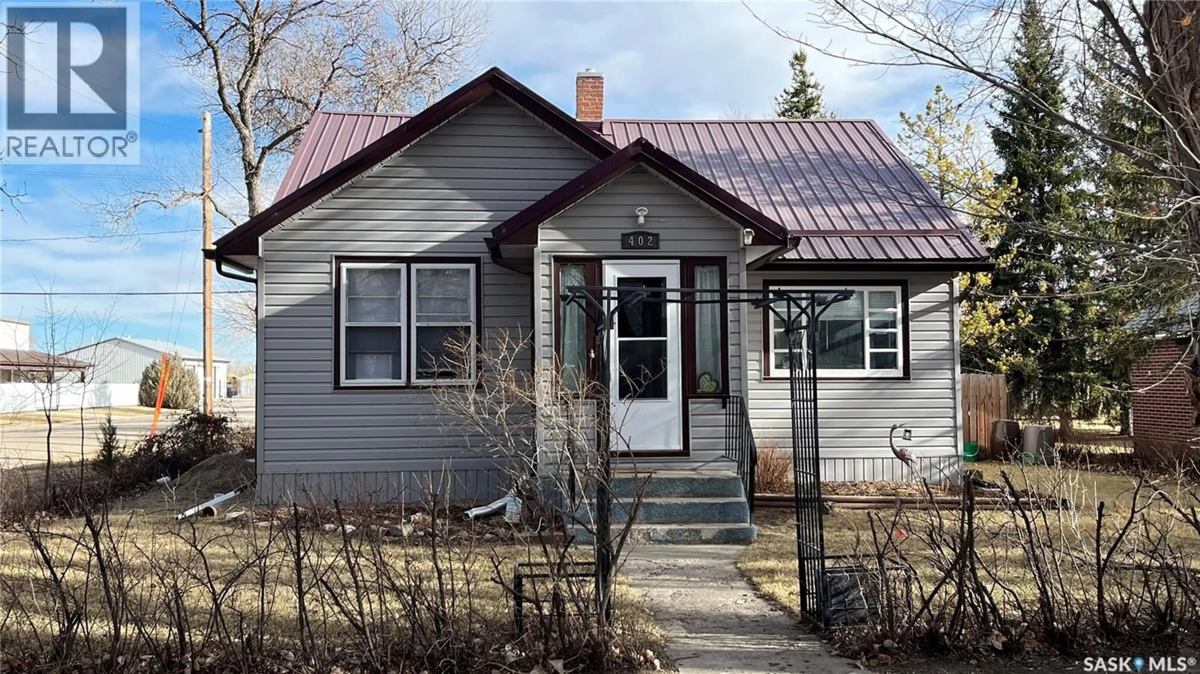 Home with vinyl exterior material, street for 402 MARSH STREET, Maple Creek Saskatchewan S0N1N0