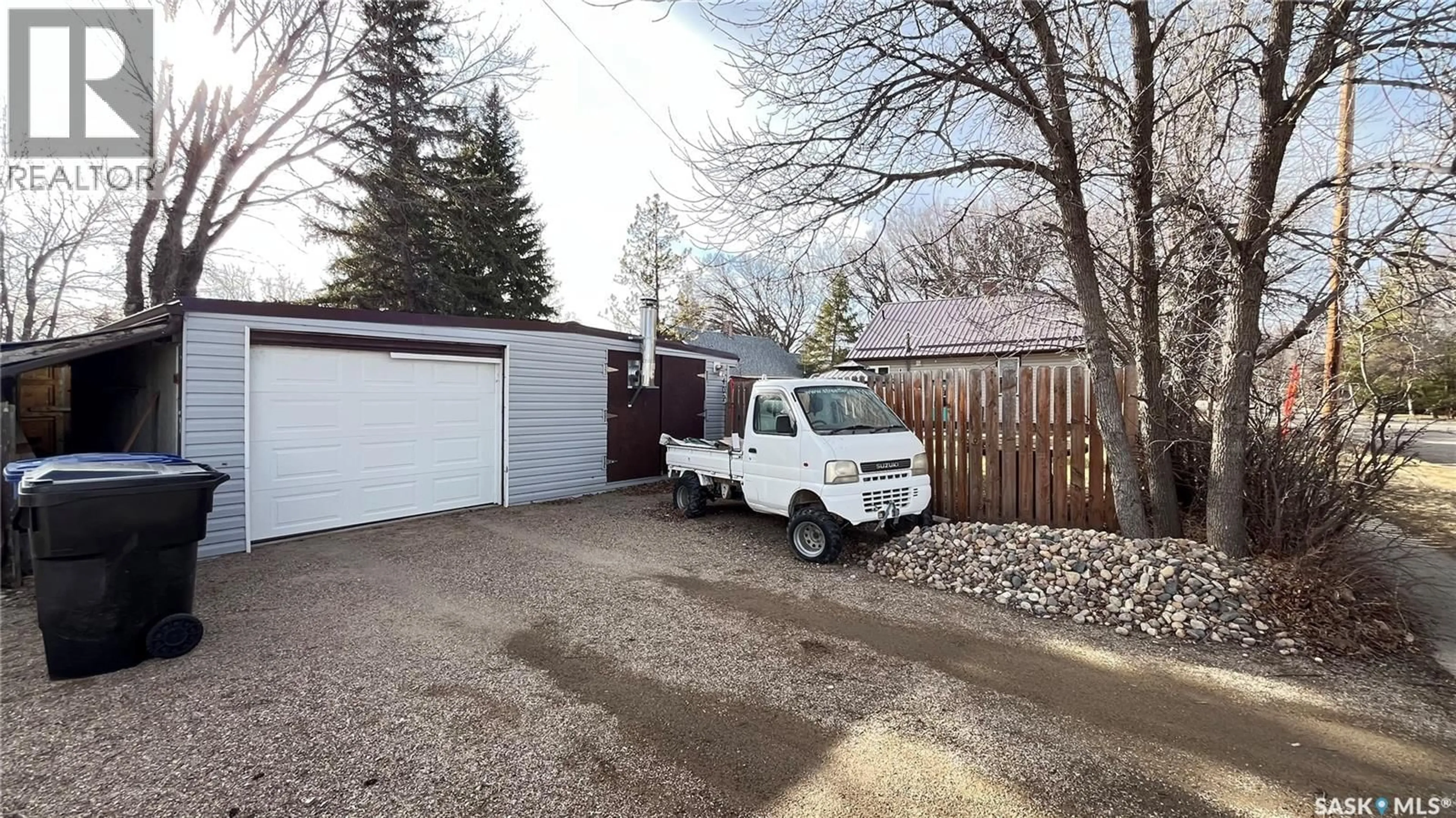 Indoor garage for 402 MARSH STREET, Maple Creek Saskatchewan S0N1N0