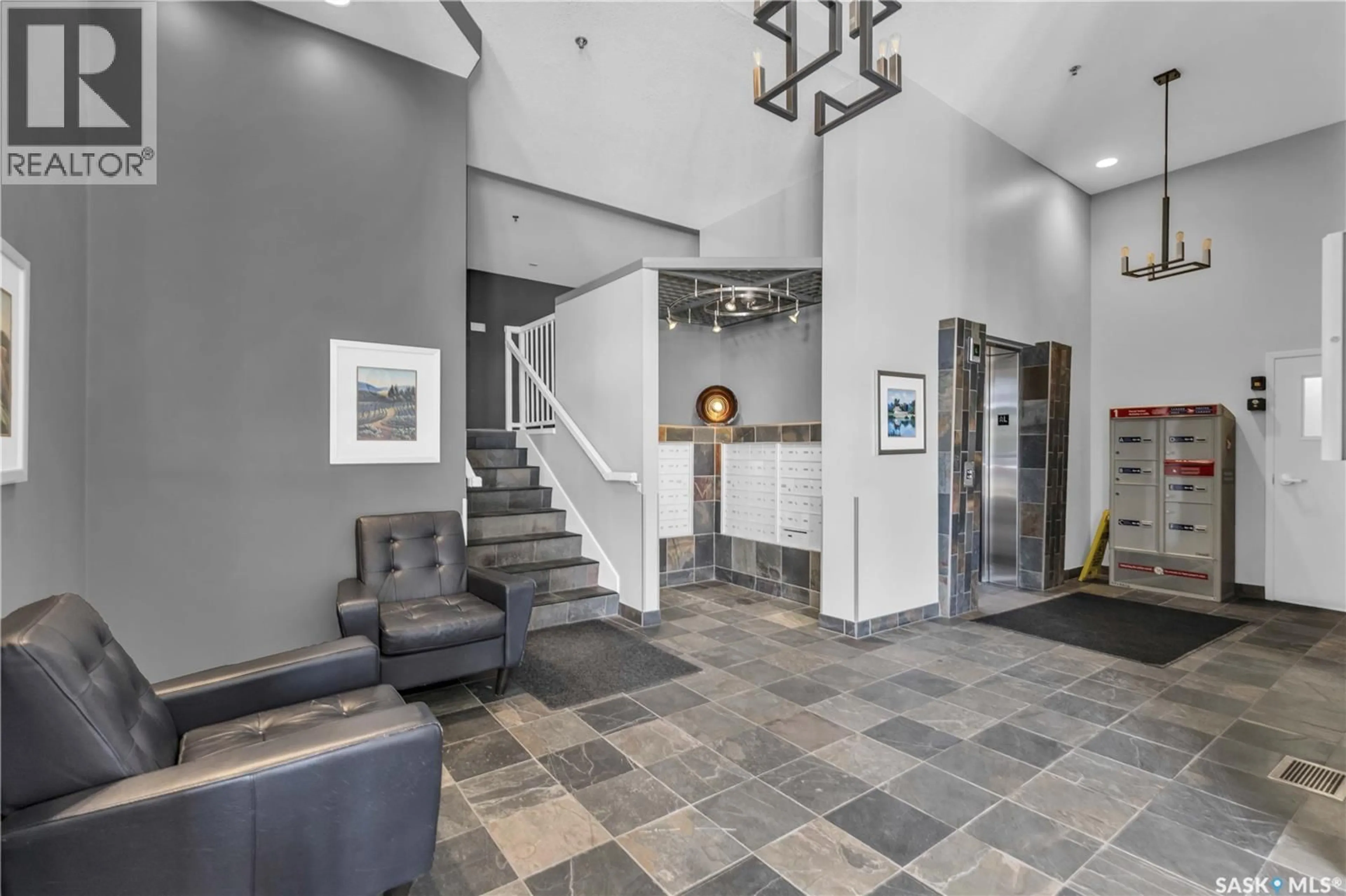 Lobby for 102 - 2213 ADELAIDE STREET, Saskatoon Saskatchewan S7J0J6