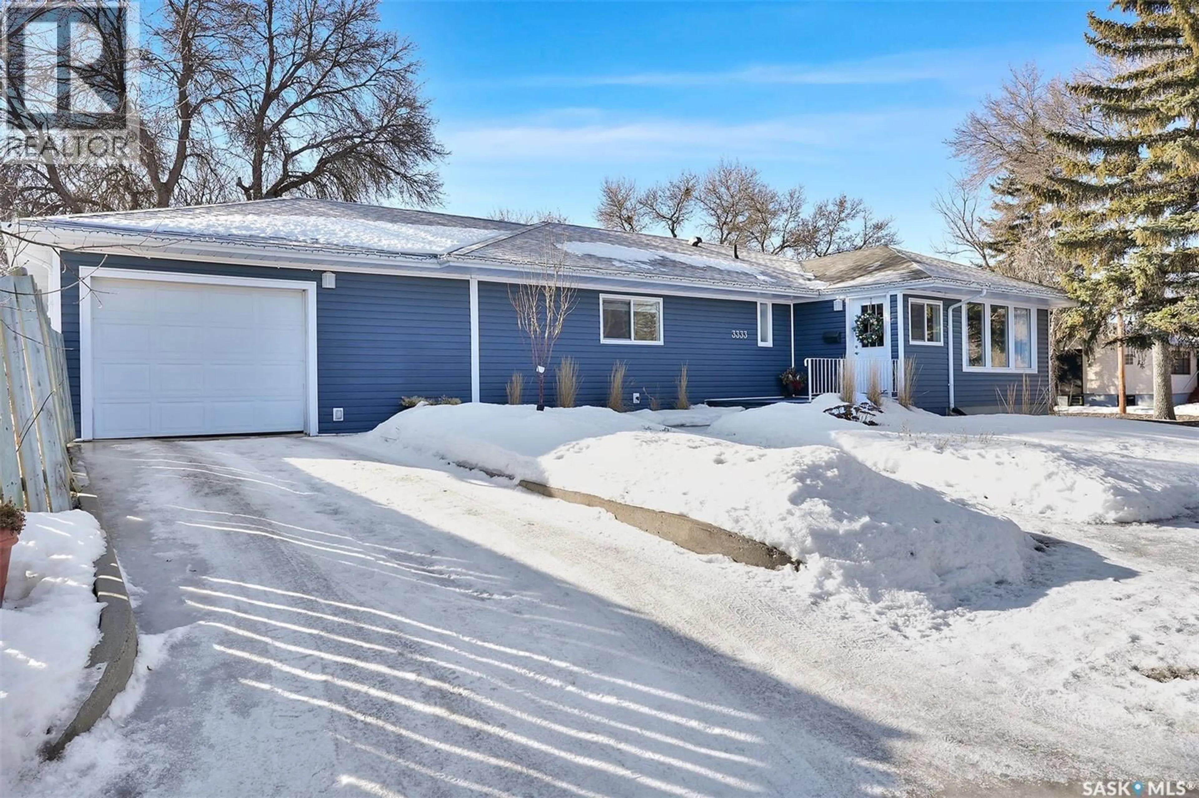 A pic from outside/outdoor area/front of a property/back of a property/a pic from drone, street for 3333 21ST AVENUE, Regina Saskatchewan S4S0T7