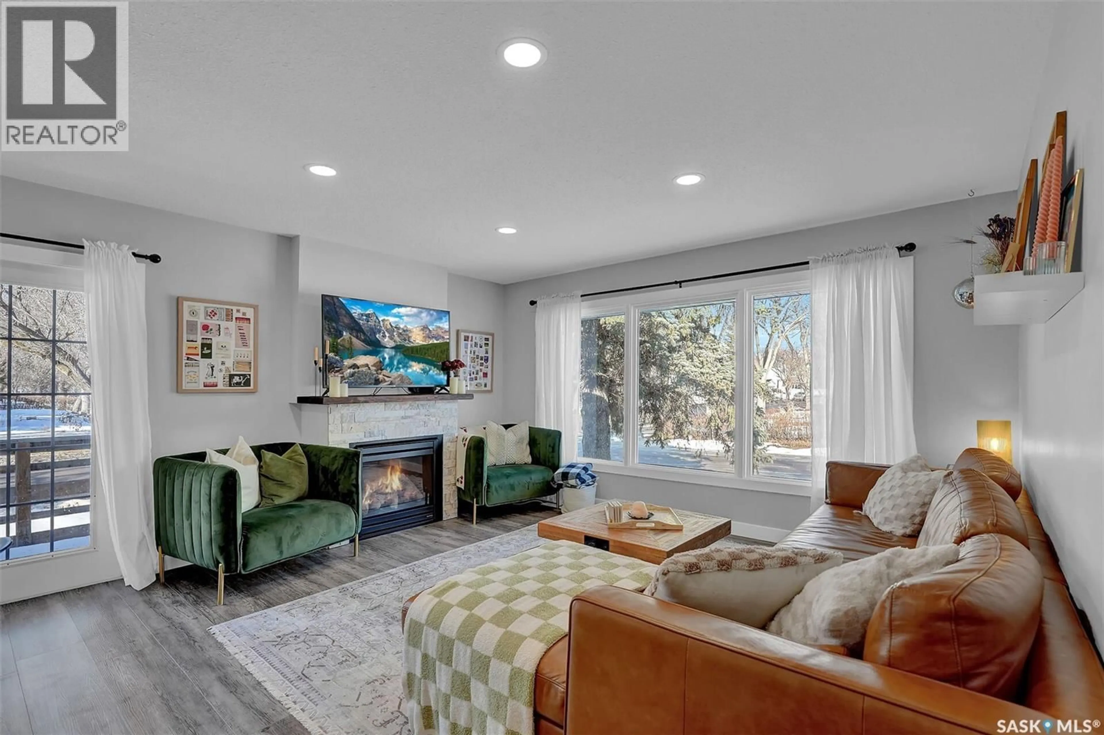 Living room with furniture, unknown for 3333 21ST AVENUE, Regina Saskatchewan S4S0T7