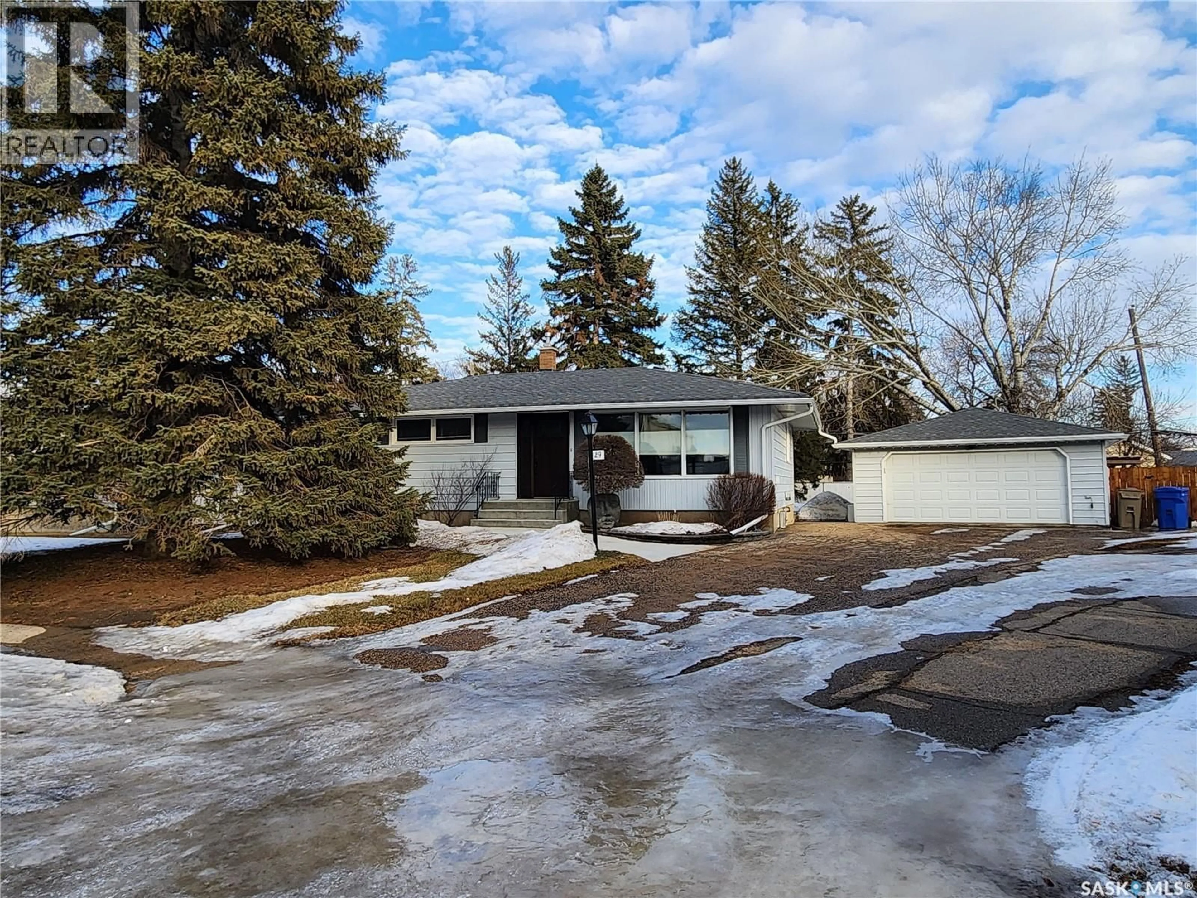 A pic from outside/outdoor area/front of a property/back of a property/a pic from drone, street for 29 LATTA STREET, Regina Saskatchewan S4S3Y2