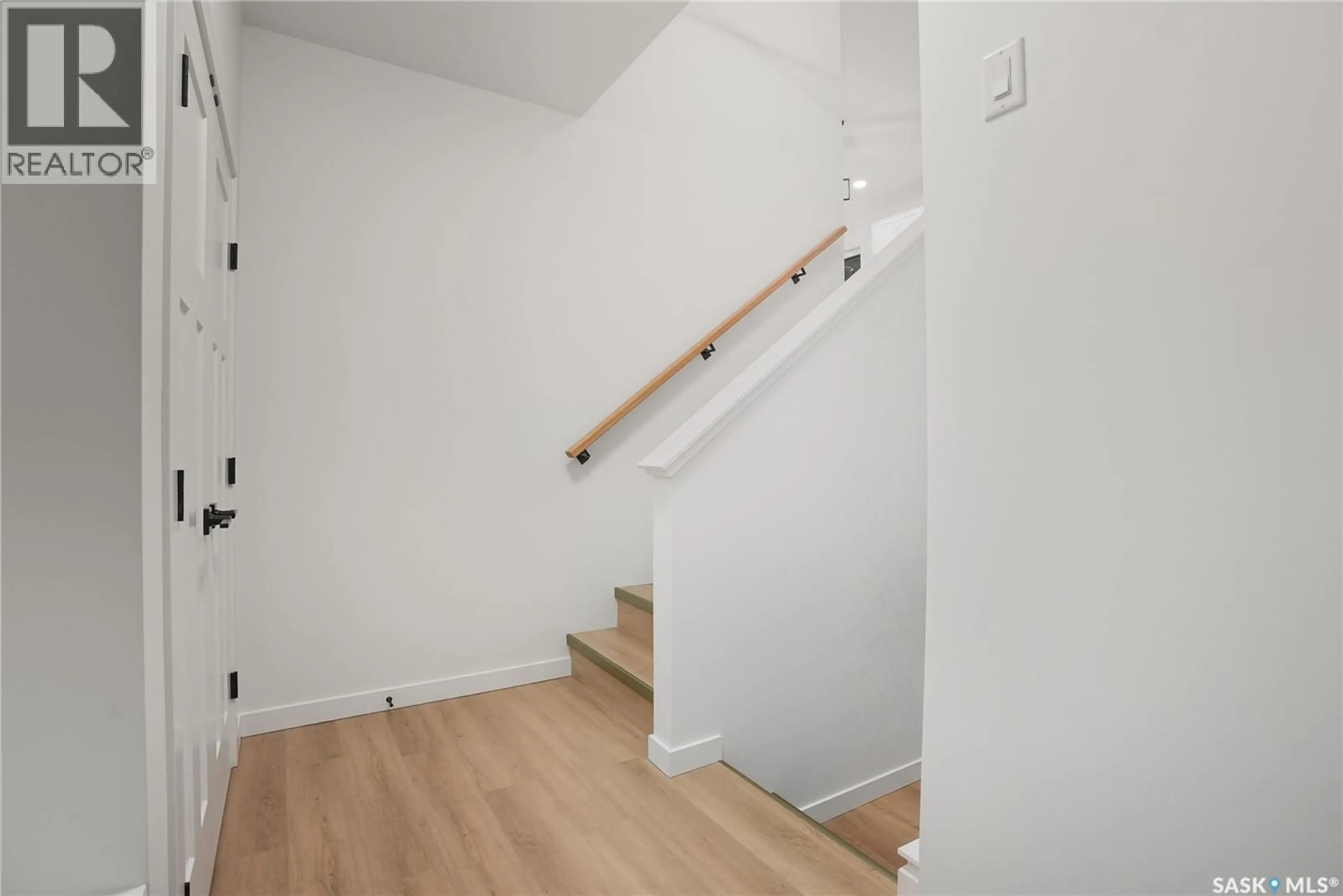 Stairs for 1170 NIGHTINGALE TERRACE, Saskatoon Saskatchewan S7L7R5