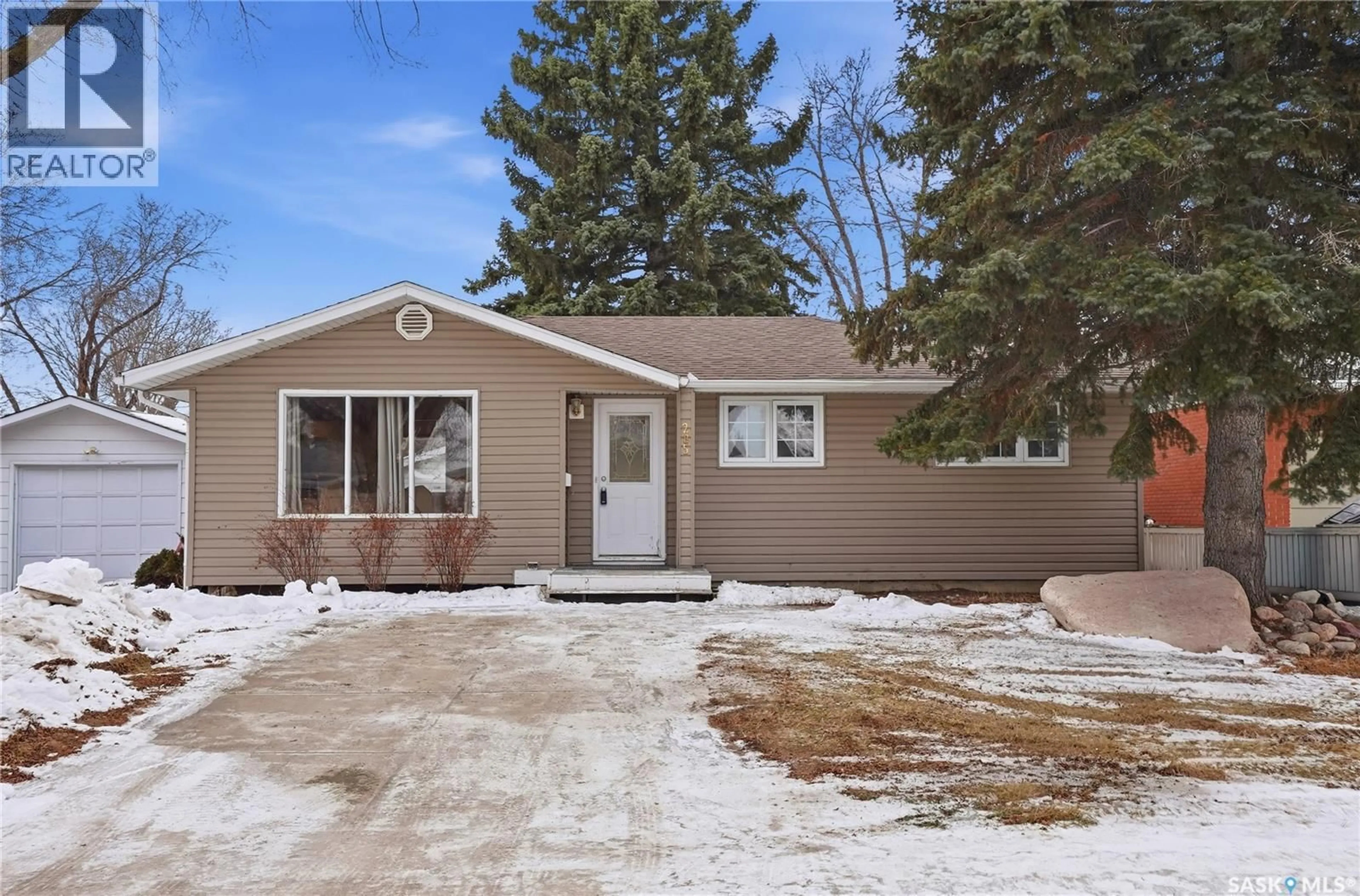 Home with vinyl exterior material, street for 285 CARLETON DRIVE, Saskatoon Saskatchewan S7H3P1