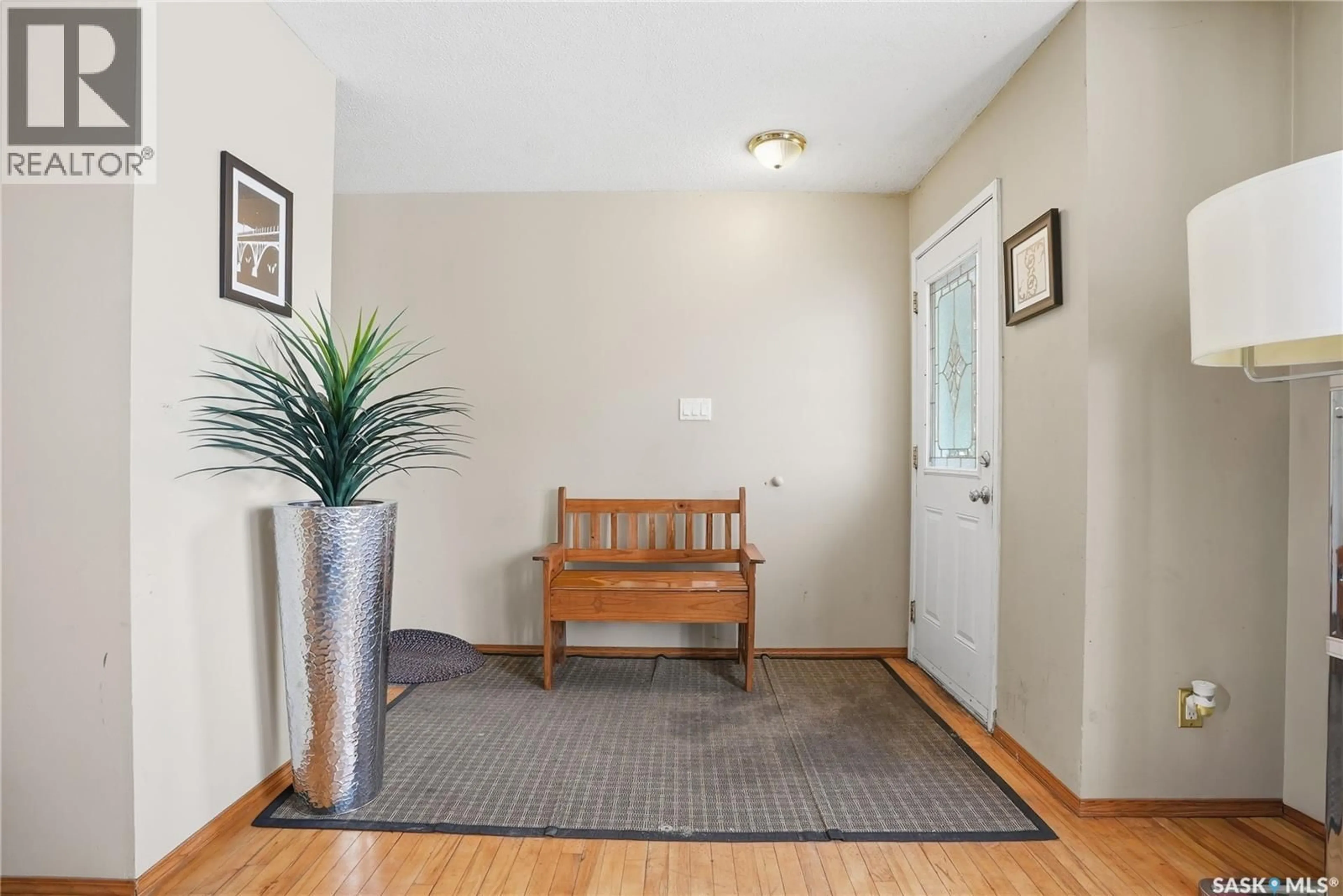 Indoor entryway for 285 CARLETON DRIVE, Saskatoon Saskatchewan S7H3P1