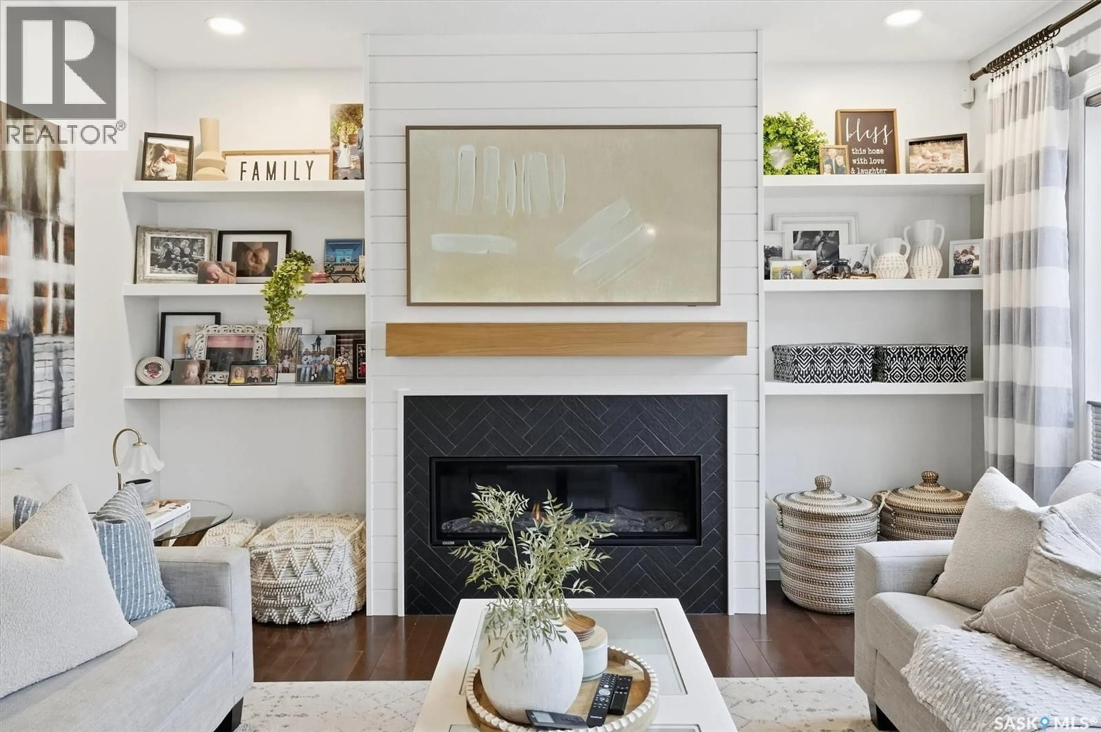 Living room with furniture, unknown for 1015 MUZYKA ROAD, Saskatoon Saskatchewan S7W0E7