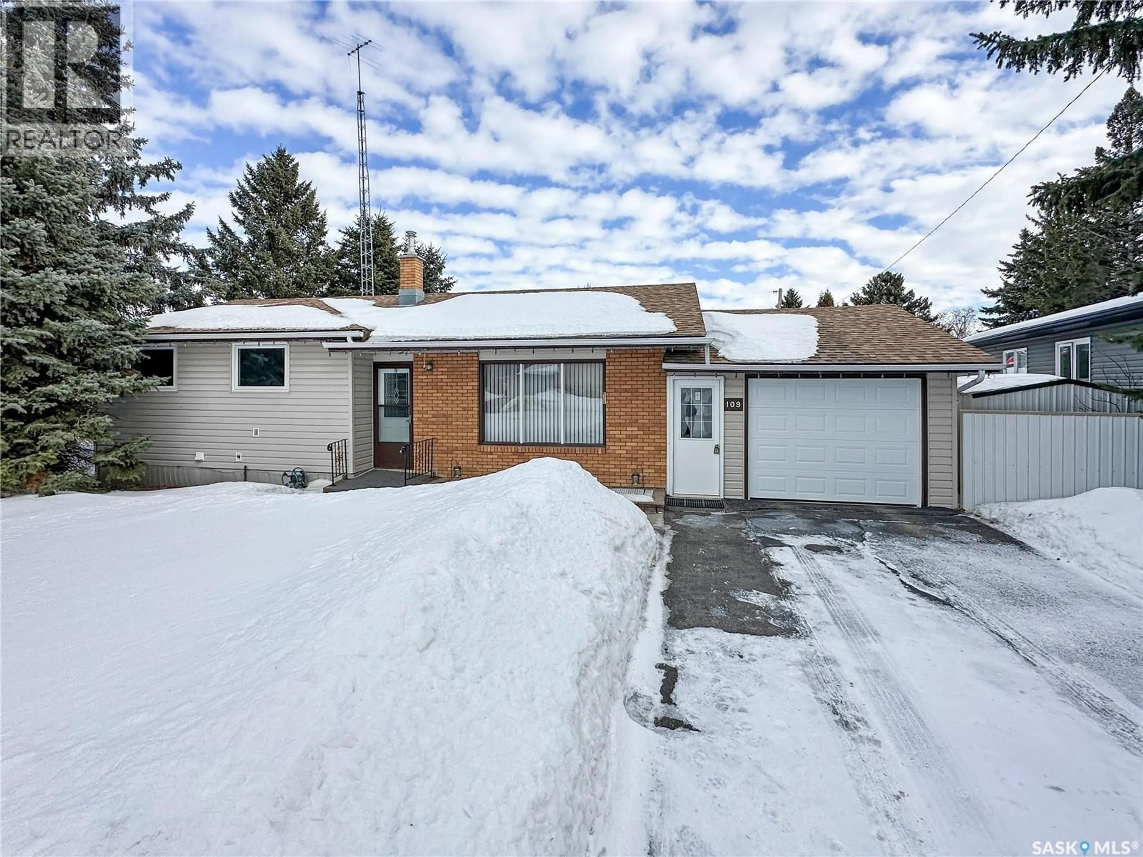 A pic from outside/outdoor area/front of a property/back of a property/a pic from drone, street for 109 CHARLES CRESCENT, Balcarres Saskatchewan S0G0C0