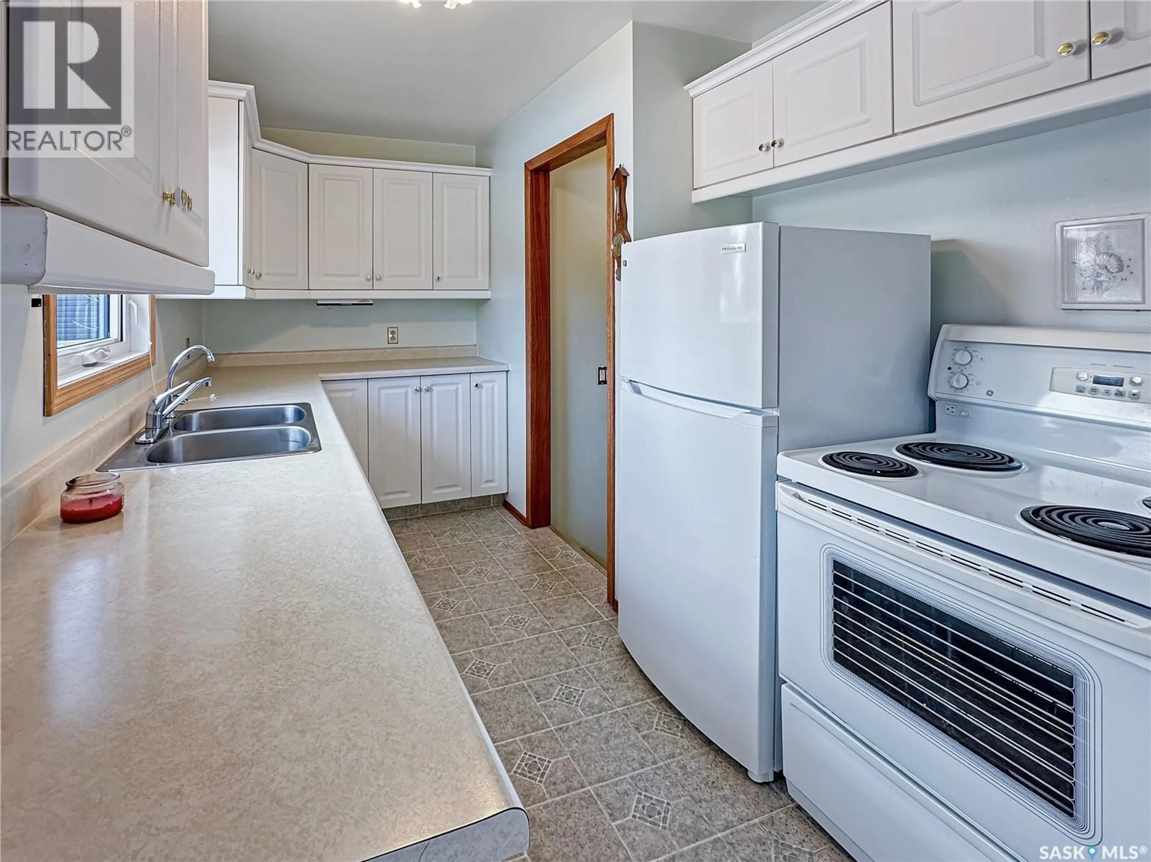 Standard kitchen, unknown for 109 CHARLES CRESCENT, Balcarres Saskatchewan S0G0C0