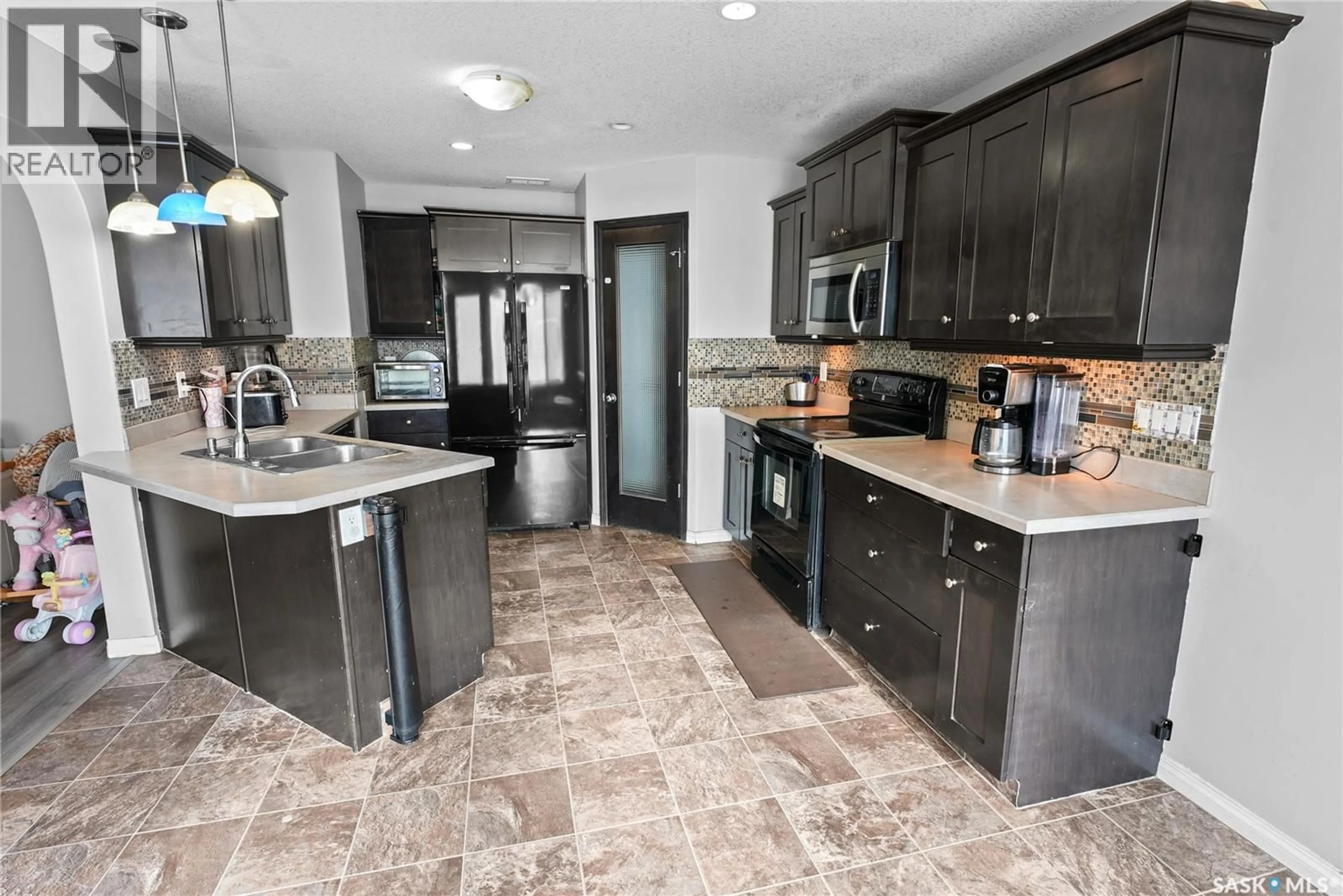 Open concept kitchen, ceramic/tile floor for 2738 ALFRED CRESCENT, Regina Saskatchewan S4V1E5
