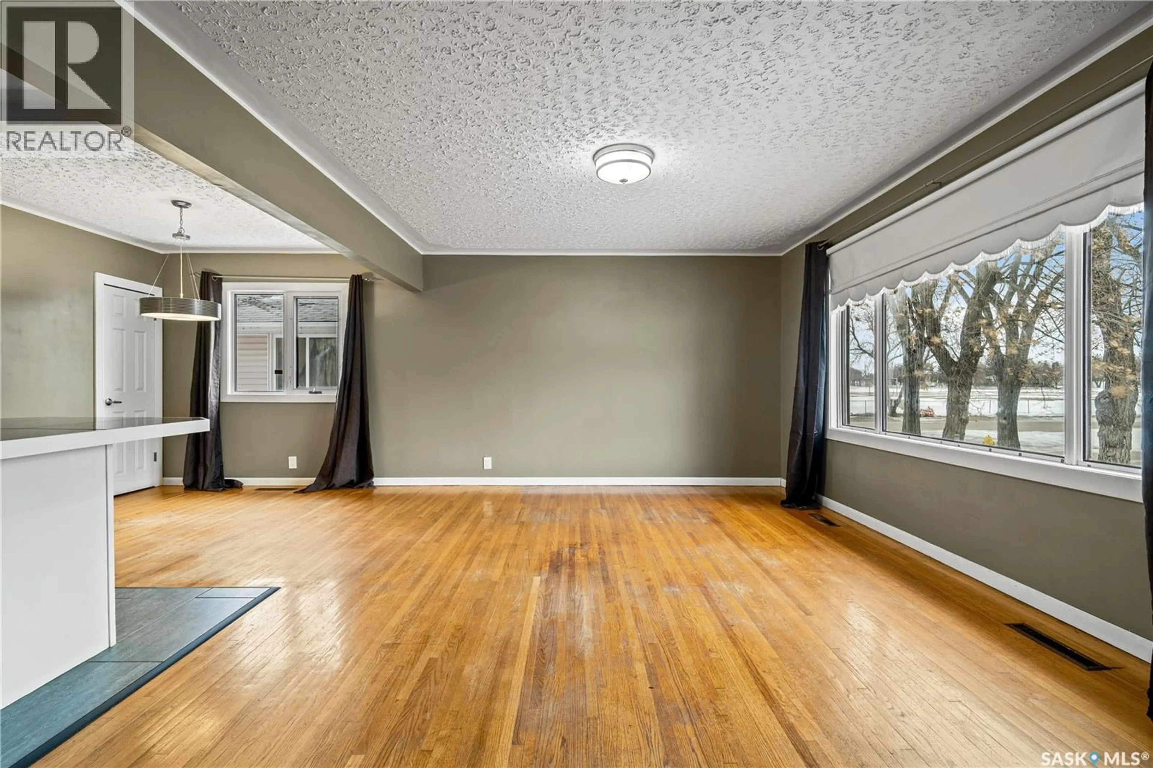 A pic of a room for 5306 5TH AVENUE, Regina Saskatchewan S4T0M4