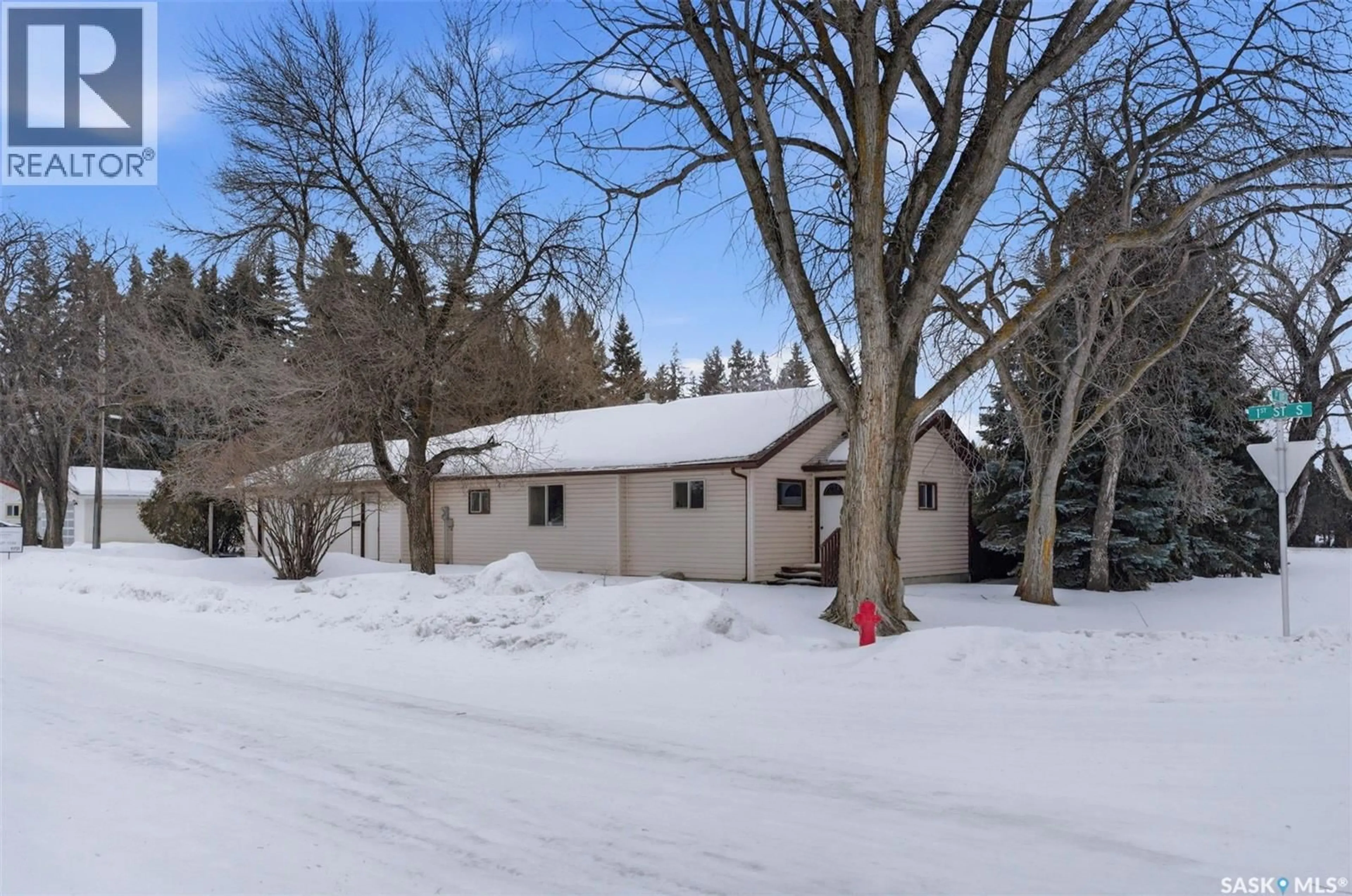 A pic from outside/outdoor area/front of a property/back of a property/a pic from drone, unknown for 409 1ST STREET, Waldheim Saskatchewan S0K4R0